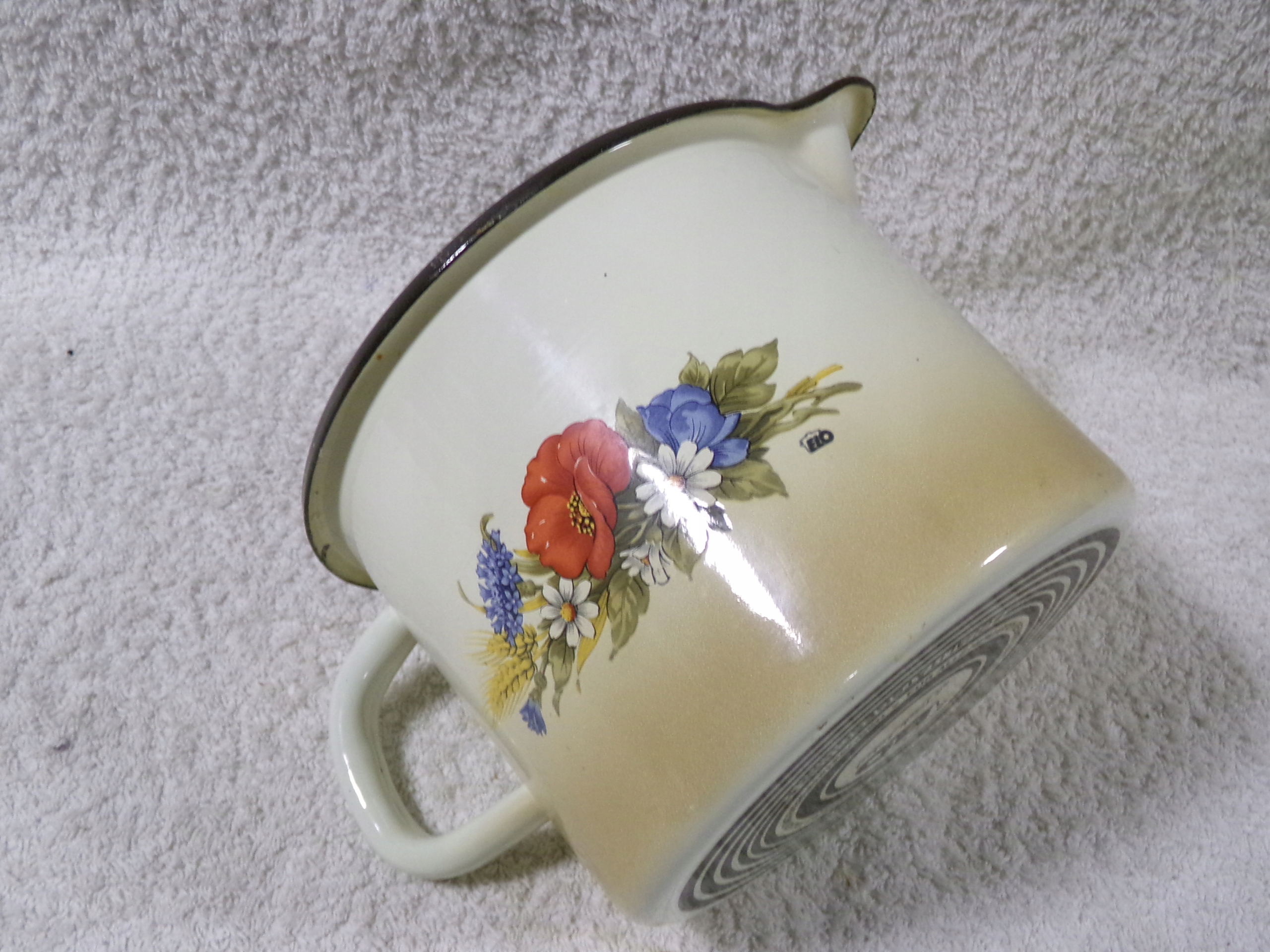 1,5 LITROWY GARNUSZEK EMALIOWANY