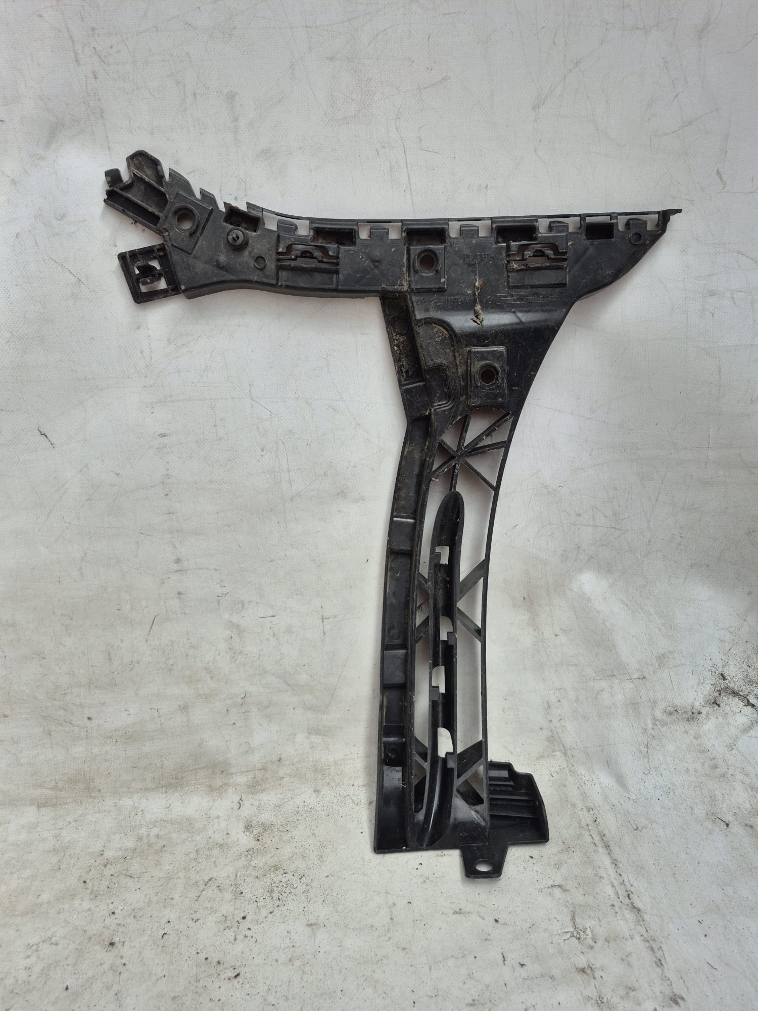 MERCEDES E-KLASA W238 bumper bracket left rear part rear A2388854100