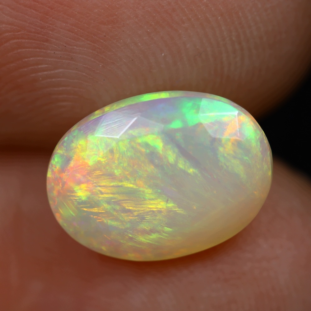 Přírodní opál 2.57 ct Ovál Etiopie certifikát Wbd