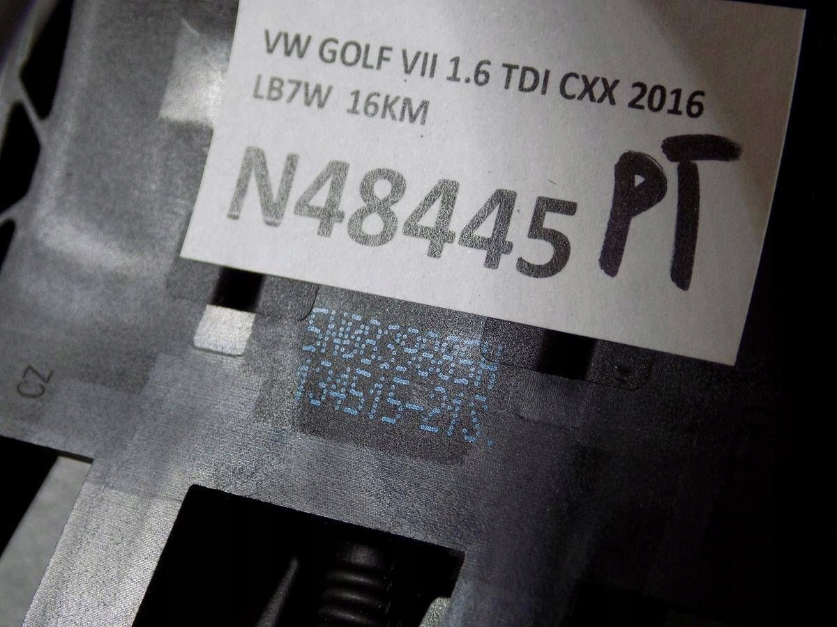Volkswagen Golf VII 2016 handle right rear part LB7W 5G0837206