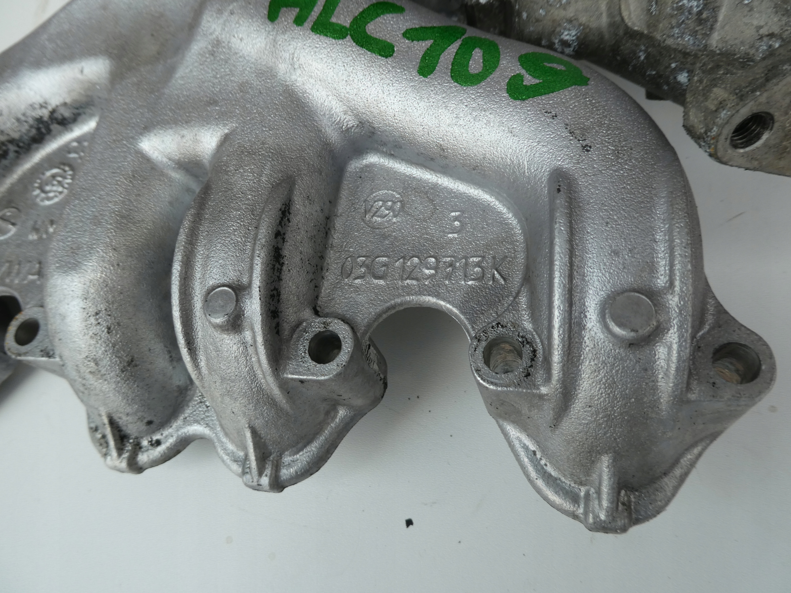 EGR valve throttle flap VW AUDI 2.0 TDI 03G129637A