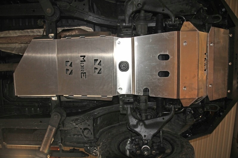 ALUMINIOWA OSŁONA PODWOZIA SKRZYNI BIEGÓW I REDUKTORA TOYOTA HILUX VIGO Producent inny