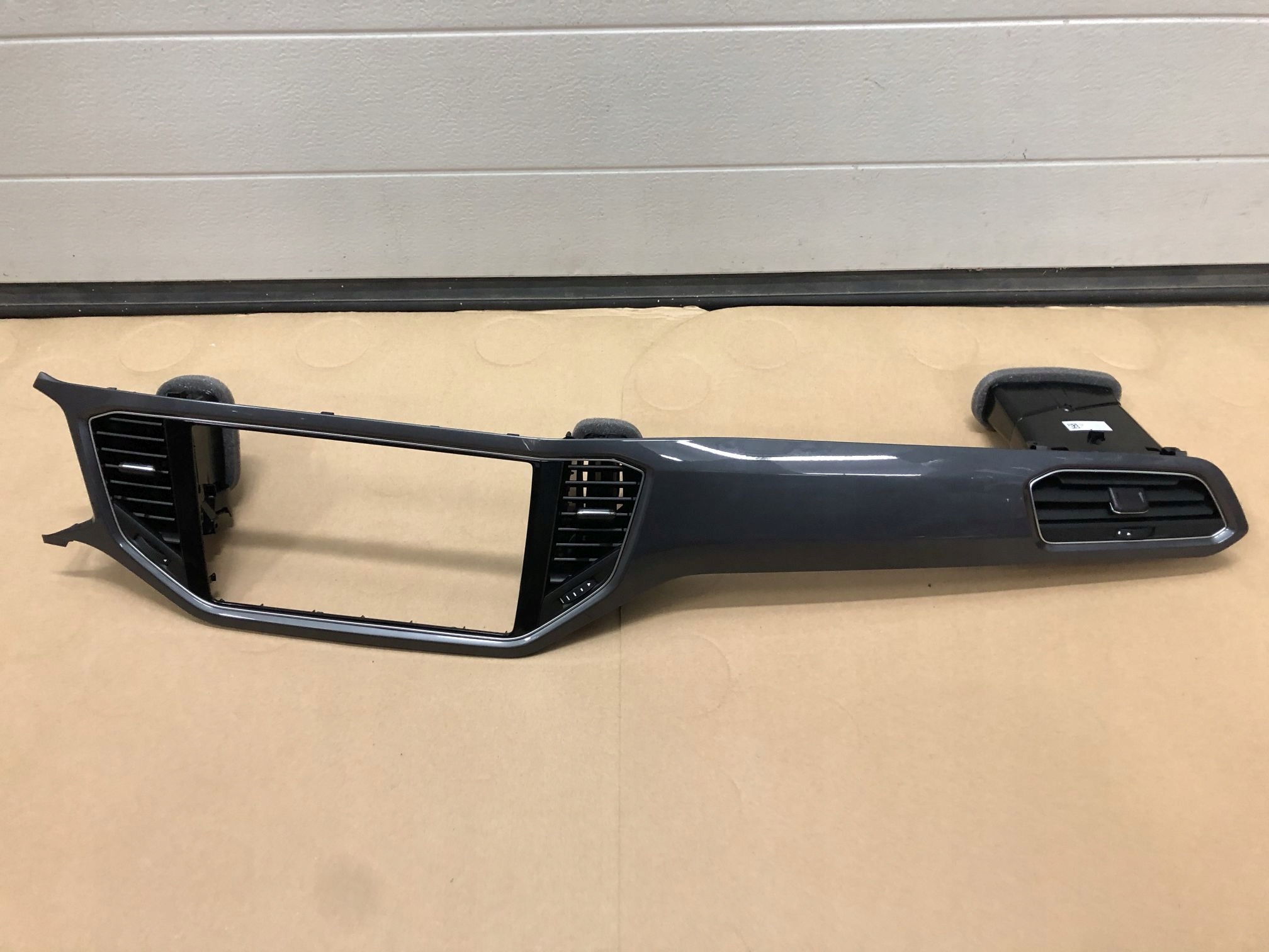 DEKOR KONSOLA VW TROC RAMKA WLOT POWIETRZA