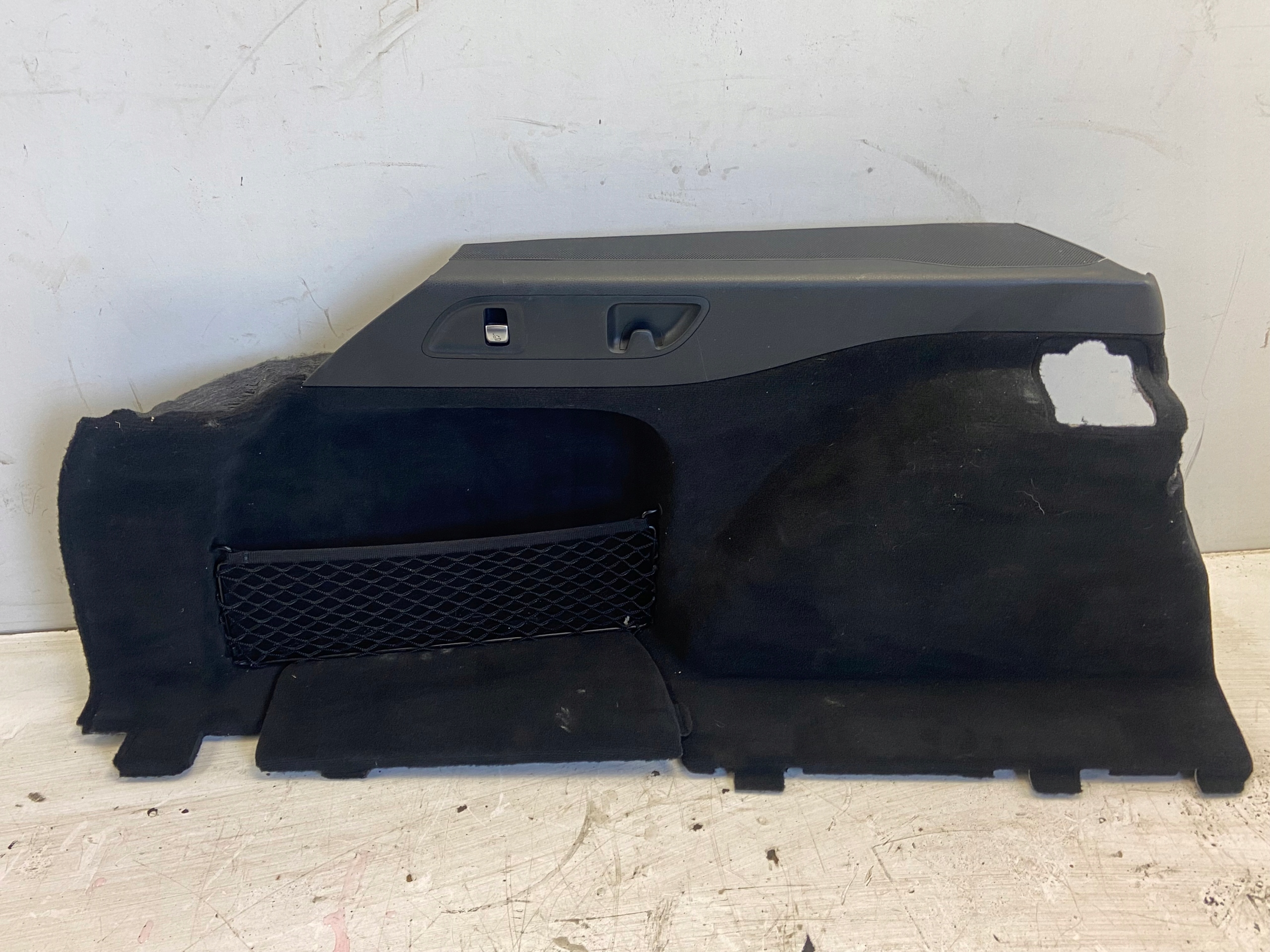 W213 бекон багажник обивка универсал A2136907103