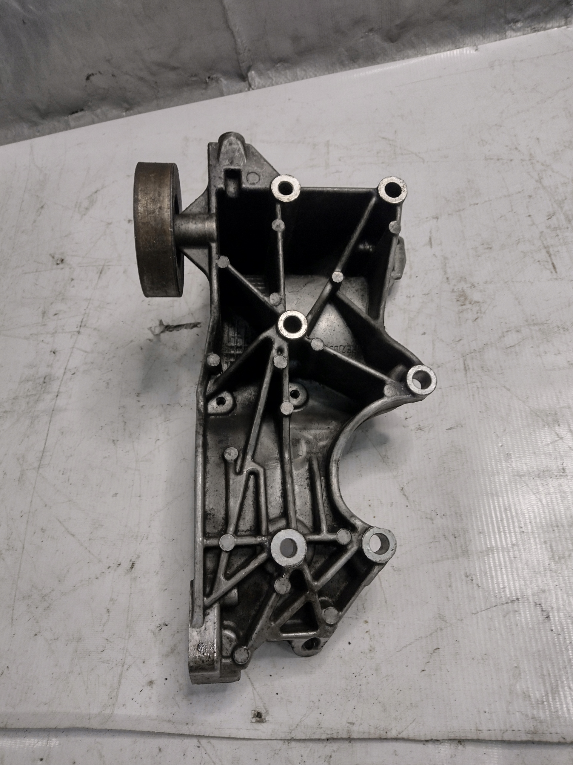 supporto alternatore Audi A4 B6 2,0B OE 06D903143C