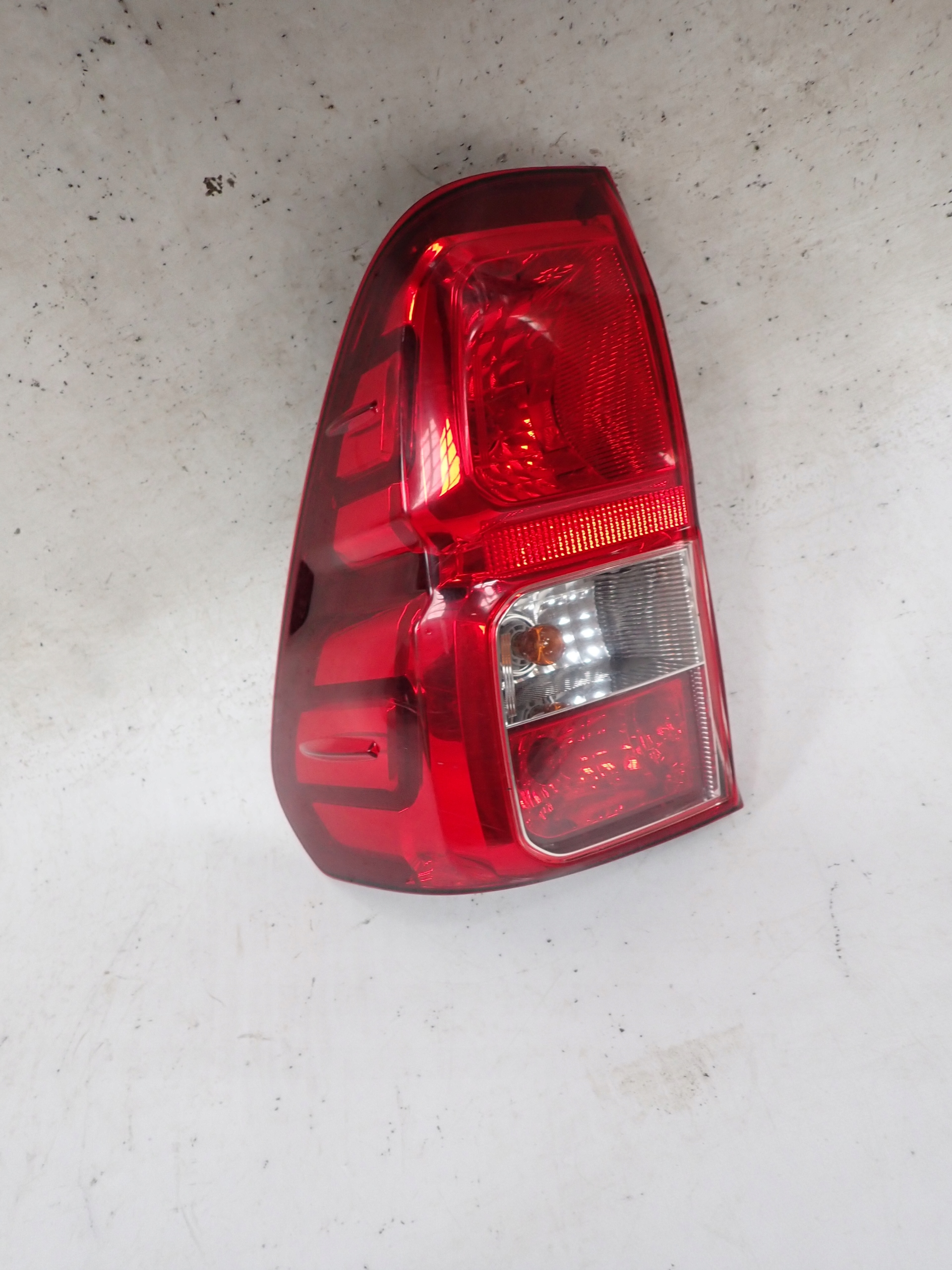 TOYOTA HILUX VIII 15- light left rear part rear