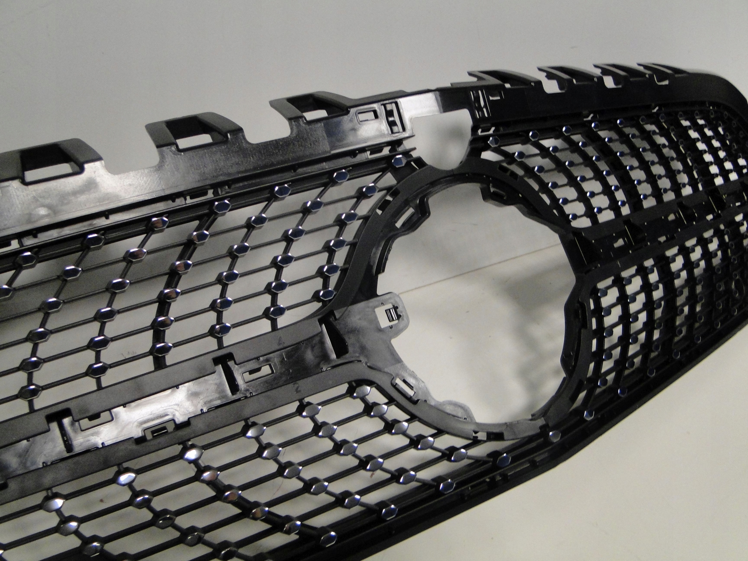 MERCEDES A KLASA W177 177 GRILL ATRAPA DIAMENT AMG KAMERA PTS Kolor srebrny