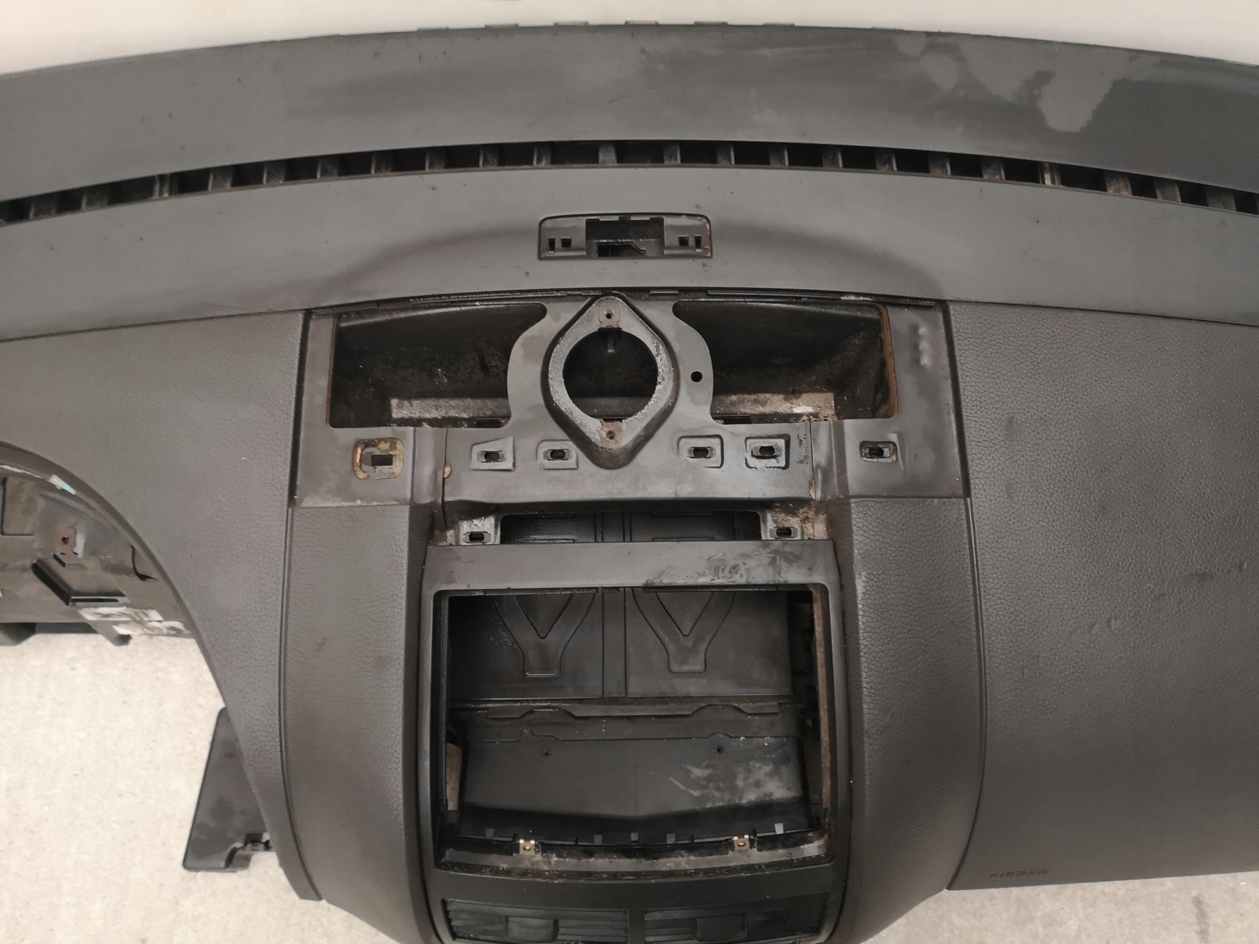 консоль торпеда vw TOUAREG 7L европа 7L6858451