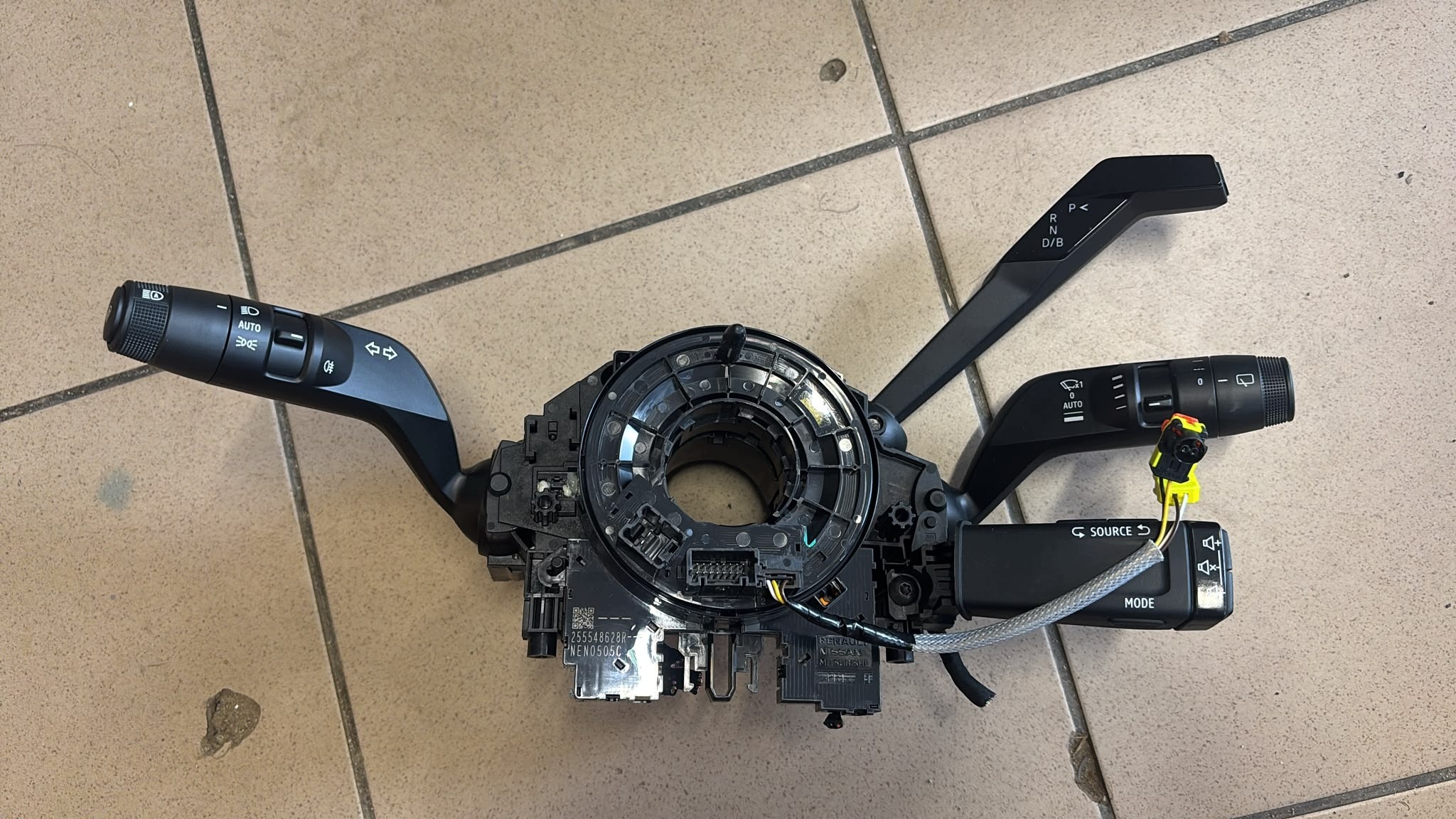 commande levier commodo sous volant Renault Clio VI 255548628R 255676948R