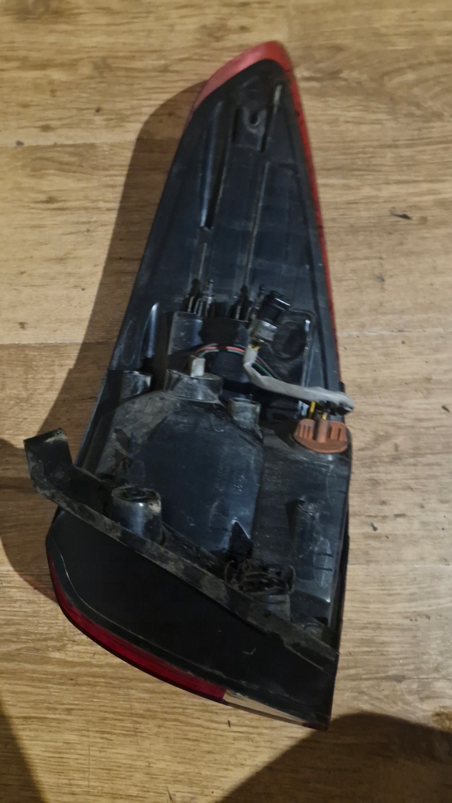 фонарь левый kia CARENS 4 европа оригинал