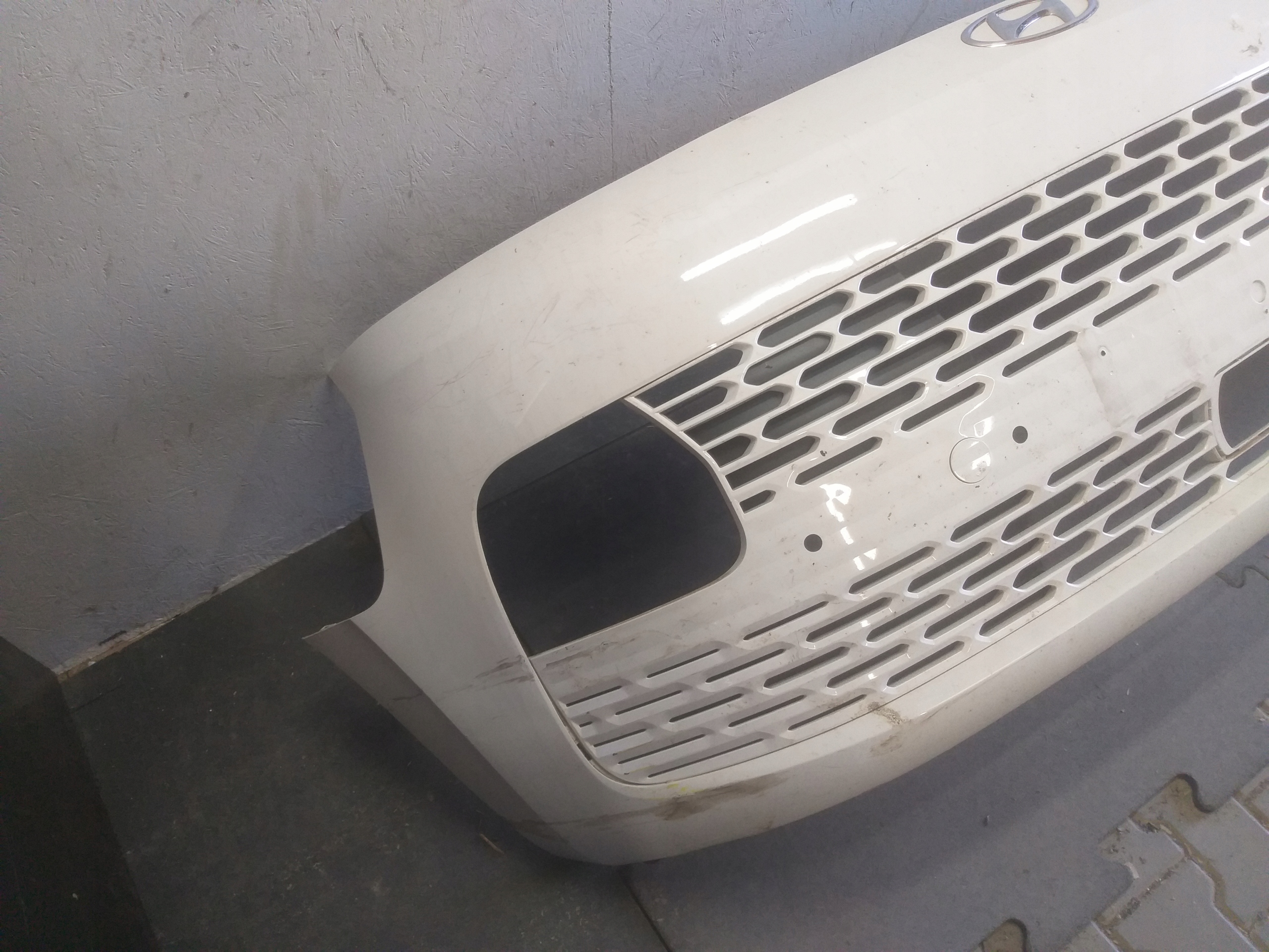 bumper front HYUNDAI STARIA