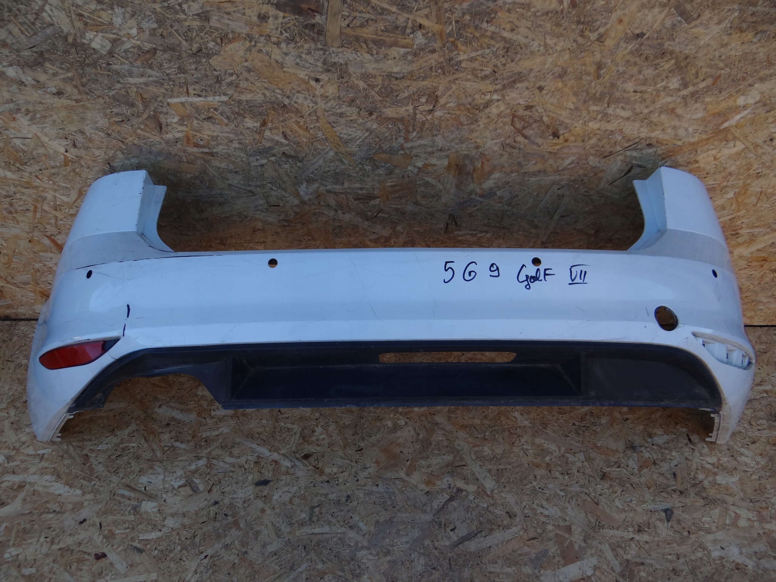 Бампер зад. VW GOLF VII 7 УНІВЕРСАЛ 5G9pdc