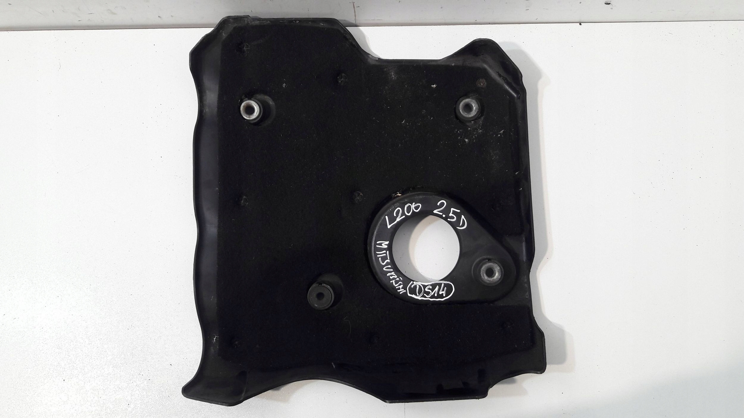 Mitsubishi L200 cover upper of the engine DID 2006- (DS14)