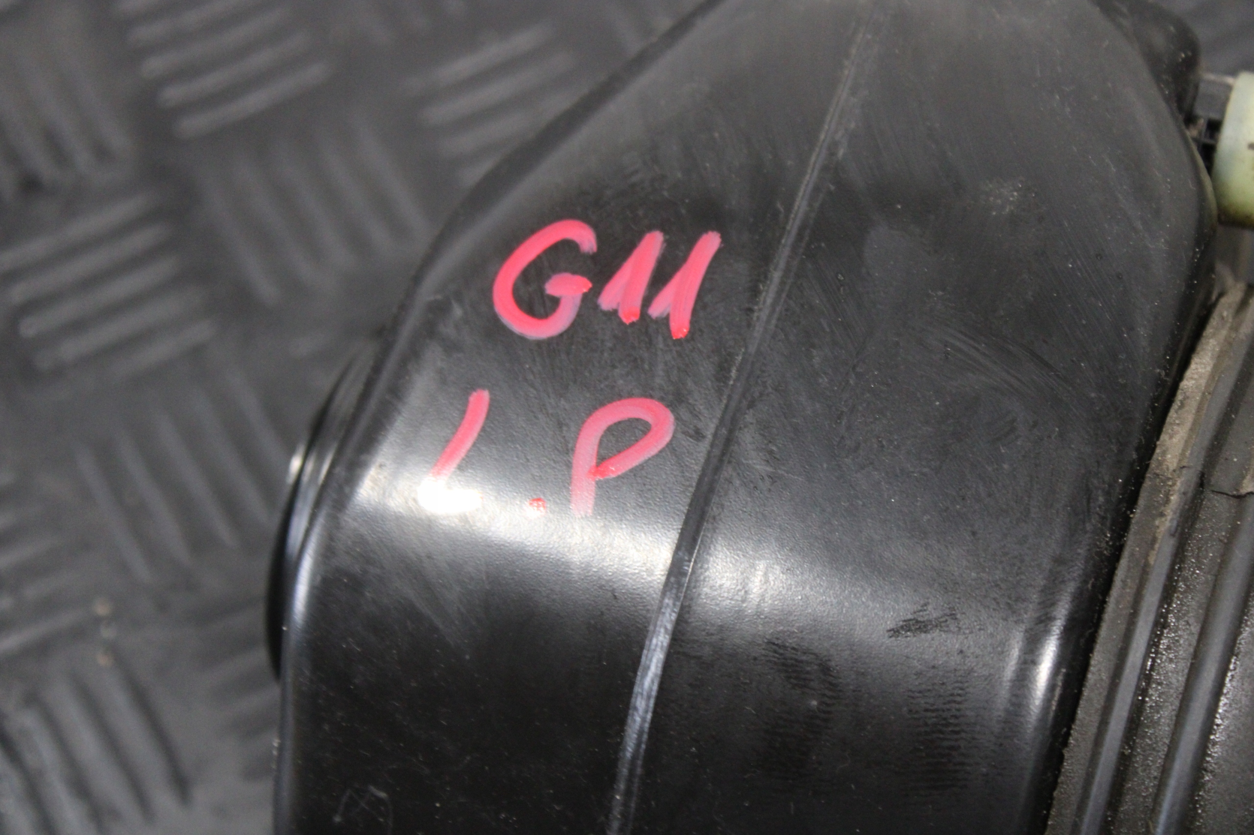 shock absorber airbag left front BMW 7 G11 8617081
