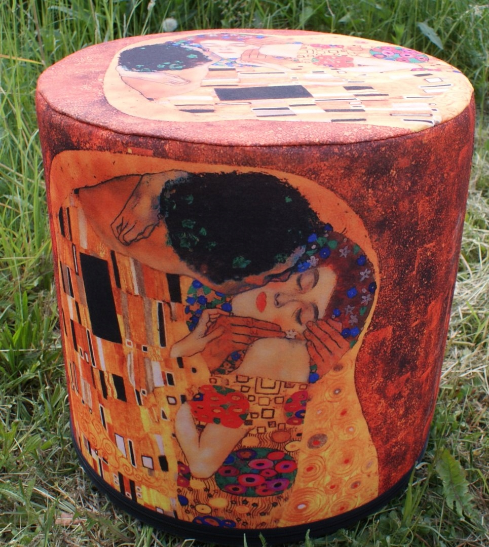 Okrągła pufa dekoracyjna - POCAŁUNEK Szerokość mebla 40 cm