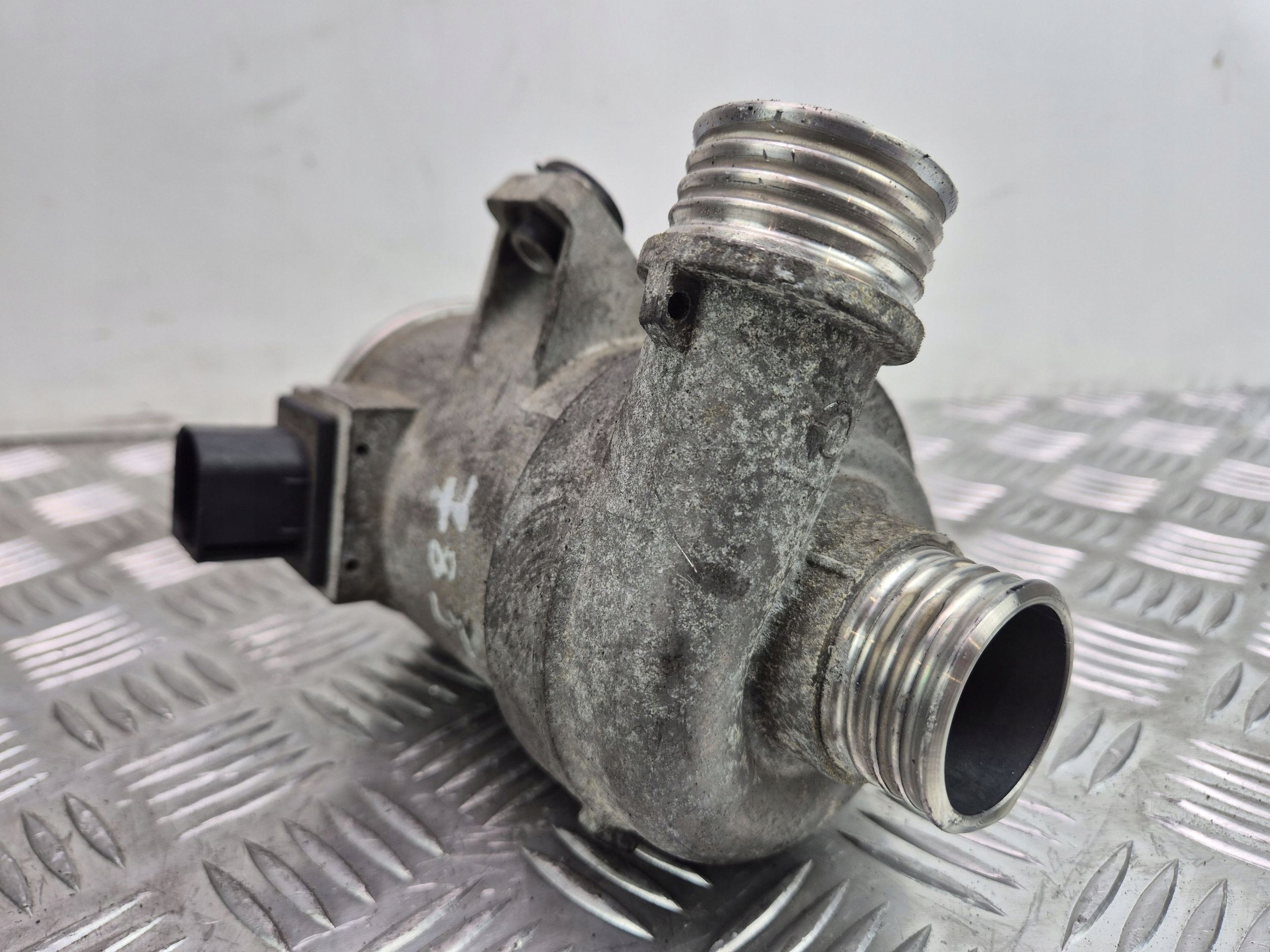 BMW X1 E84 xDrive 20i N20 water pump 7669711
