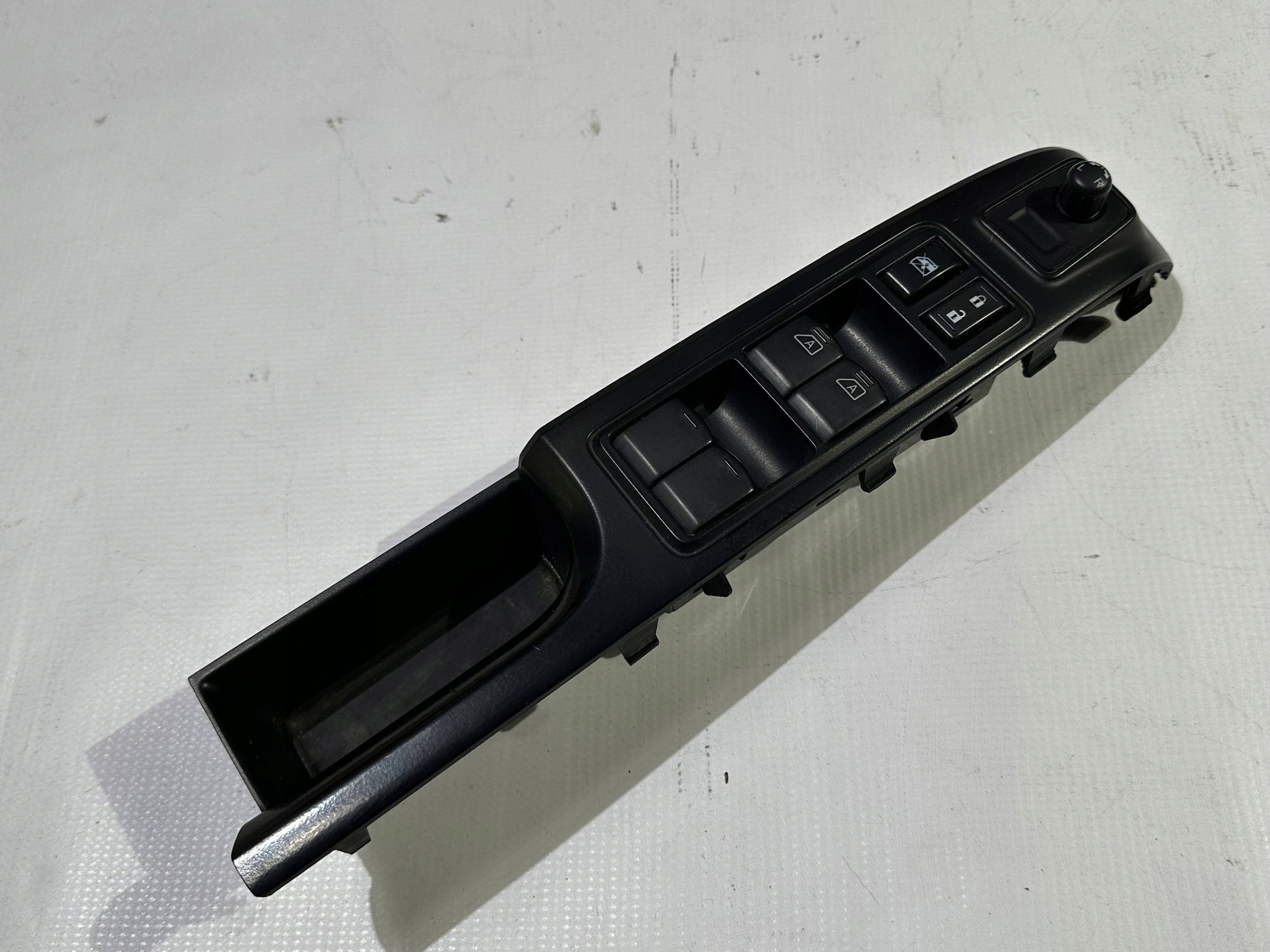 Panel Module Bouton Vitres Chauffeurs Nissan Titan 2016+