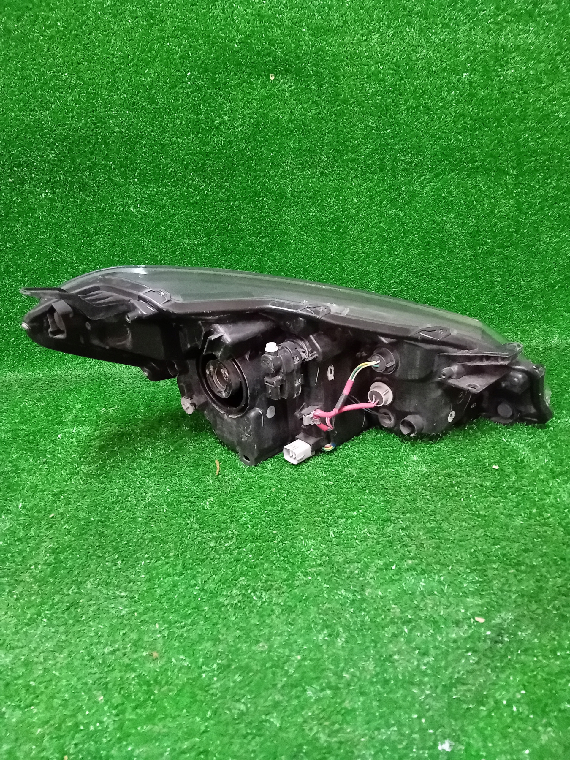 REFLEKTOR light left TOYOTA YARIS III LIFT 14-17