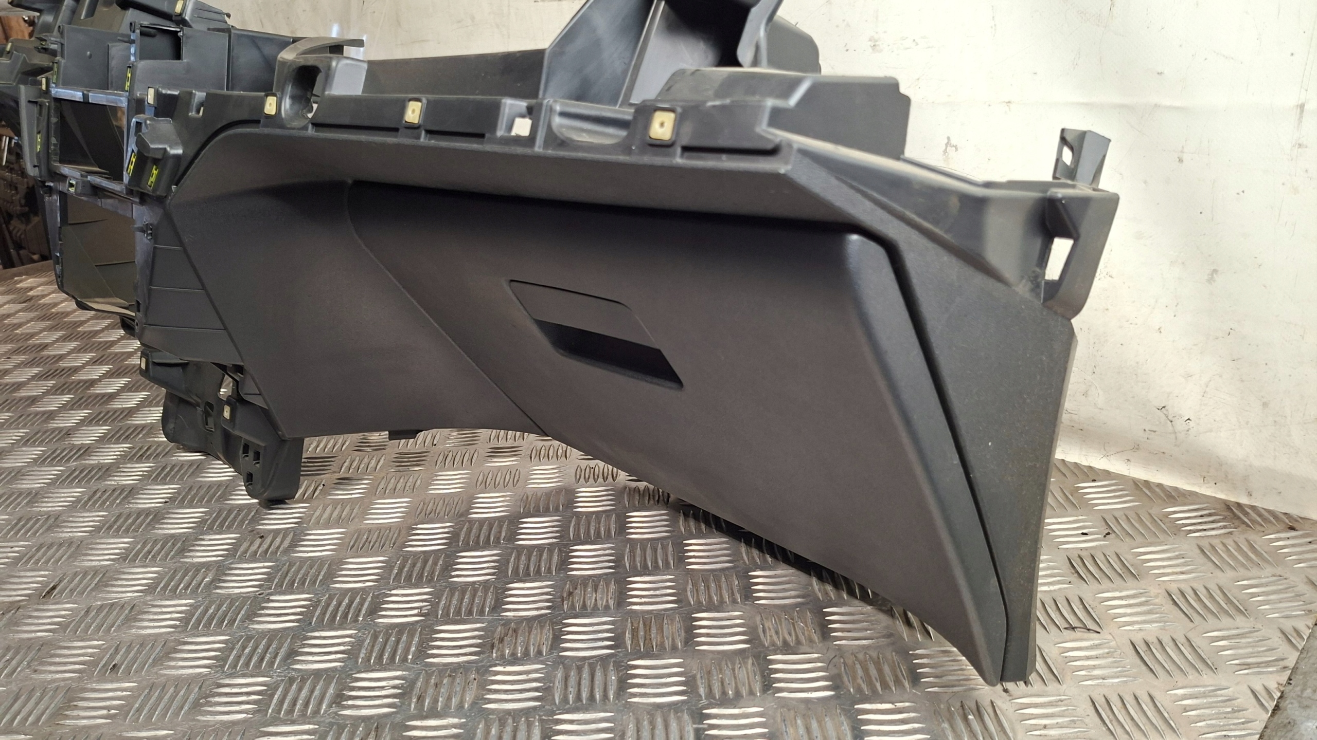dashboard instrument panel lower PEUGEOT 301