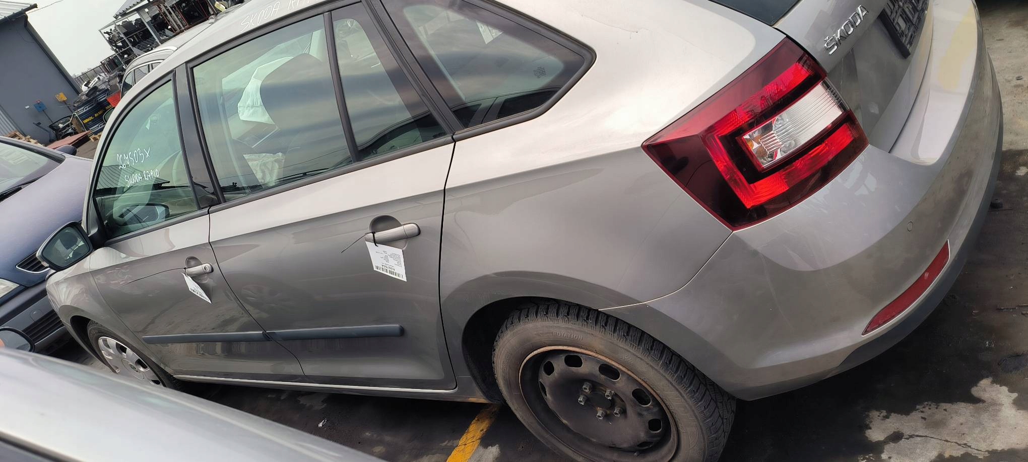 Tür links heck LF8H HB SKODA RAPID LIFT