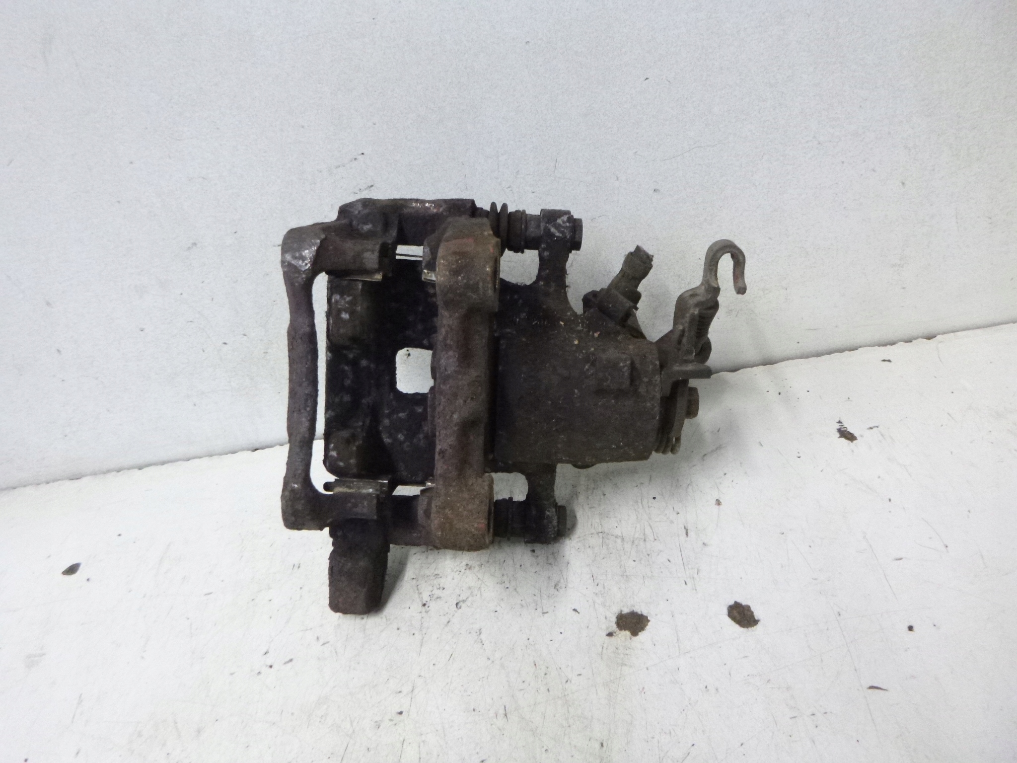 caliper brake rear part left VW Touran and 2.0TDI