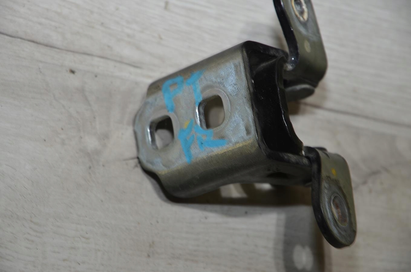 hinge door right rear part FIAT FREEMONT 12r