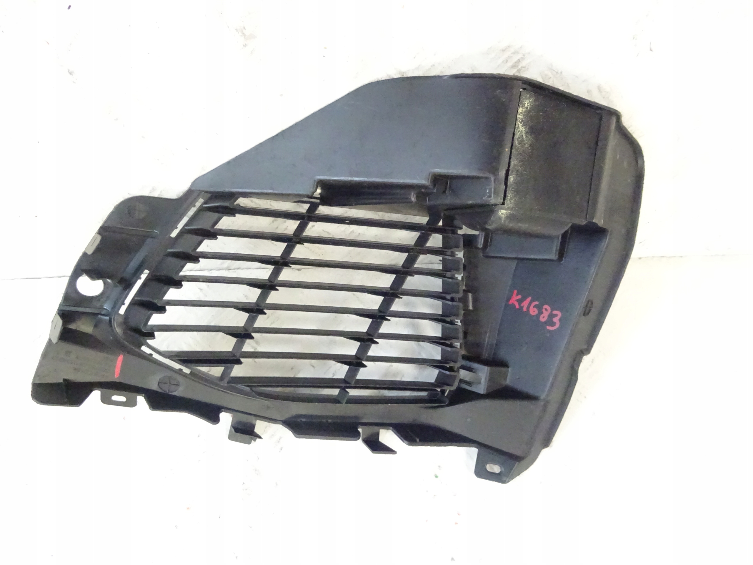 grid of a bumper front front right PEUGEOT 3008 II AA37938073