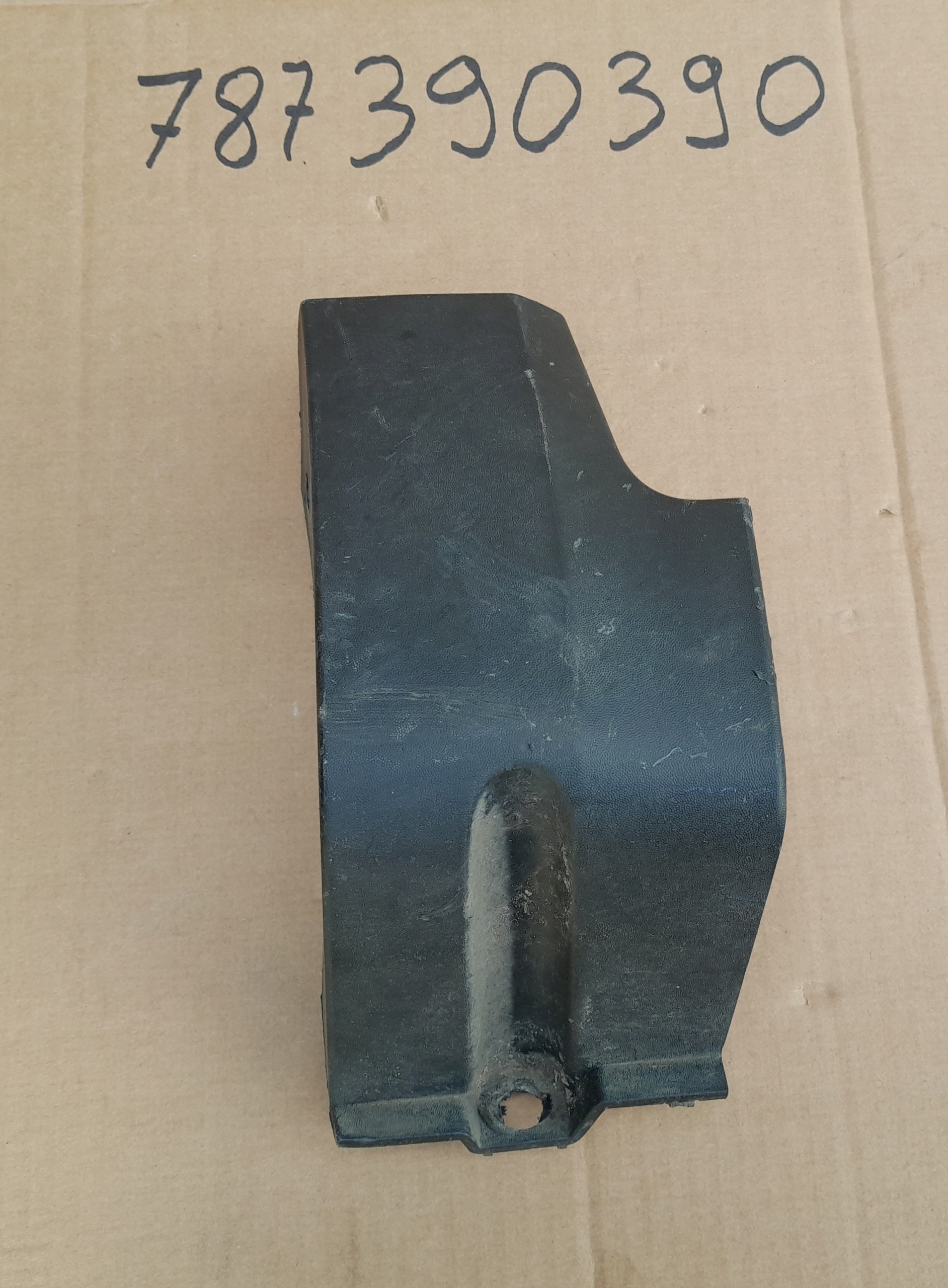 DACIA DUSTER II ORYGINALNA ZAŚLEPKA LISTWY PROGOWEJ lewa 768512896R