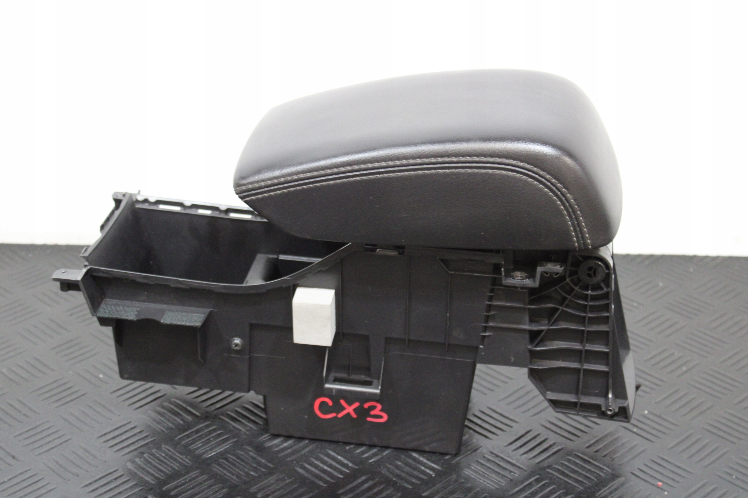 PODŁOKIETNIK MAZDA CX3 CX-3 LIFT