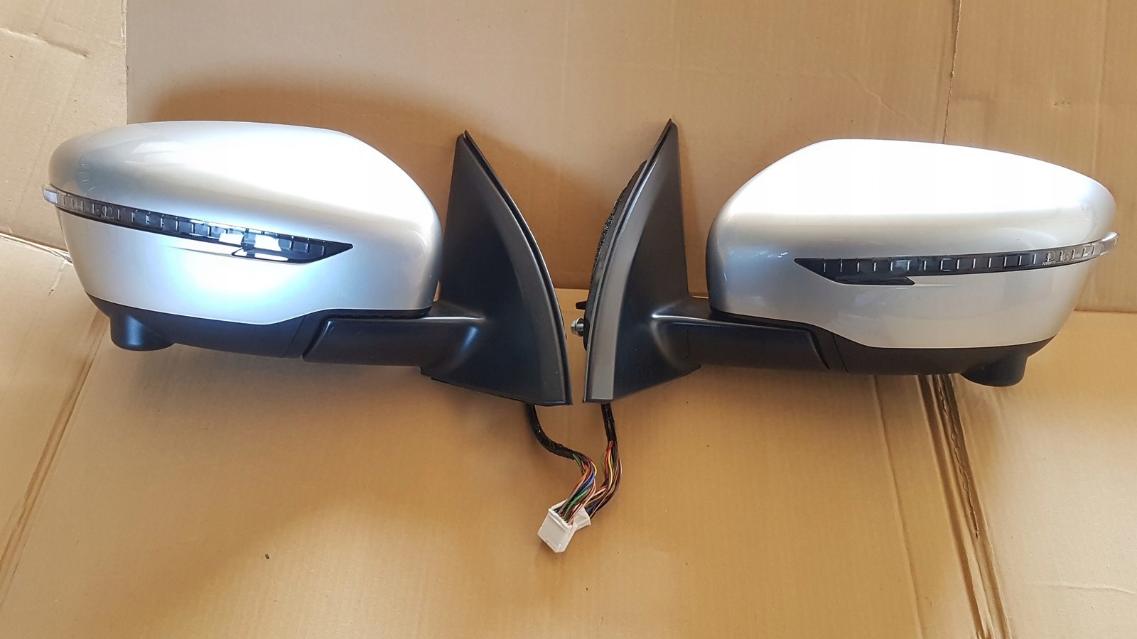 Lusterko lewe Qashqai II J11 Lift srebrne 16 Pinów