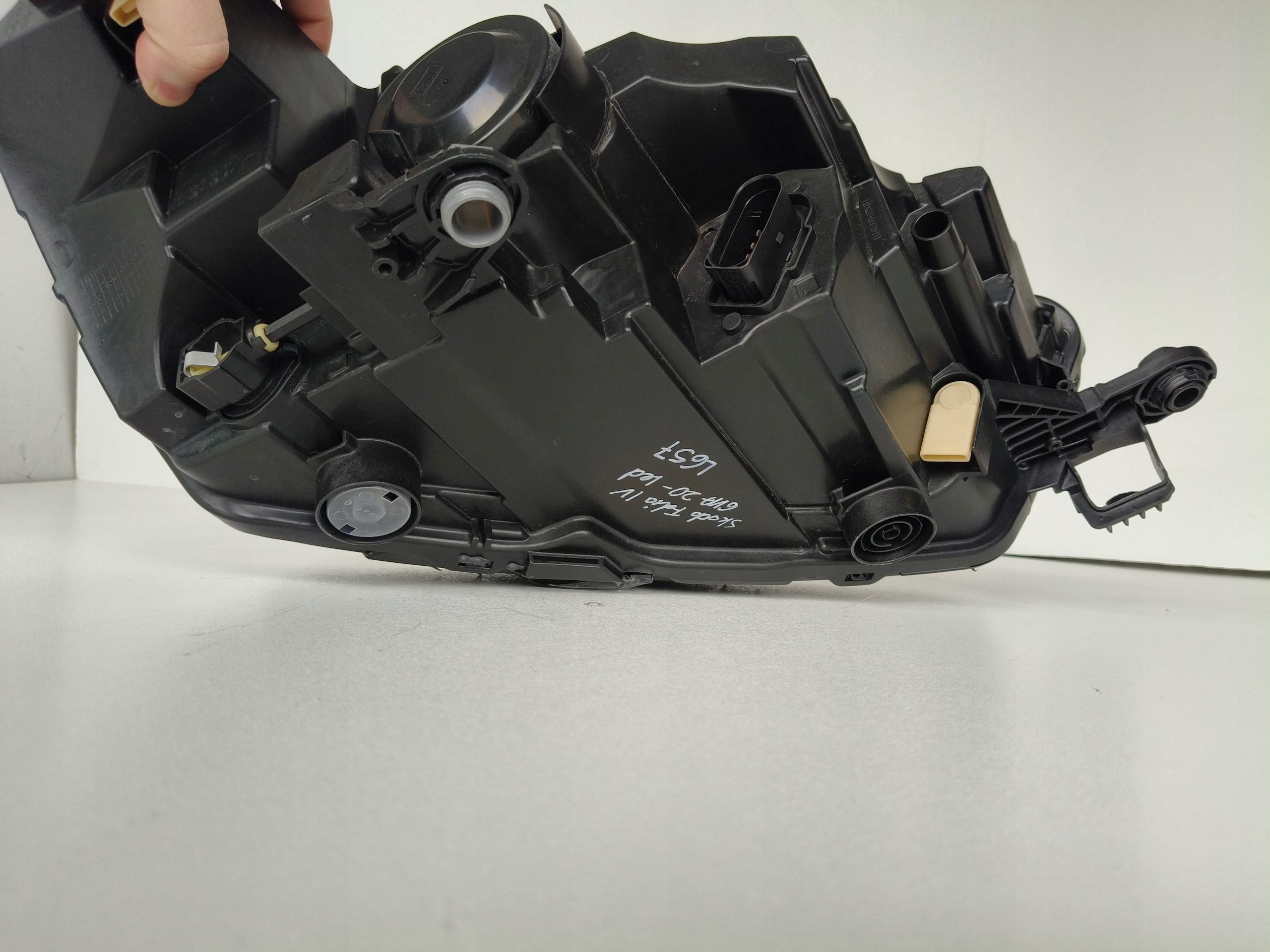 light left REFLEKTOR SKODA FABIA IV 6VA 20- FULL LED