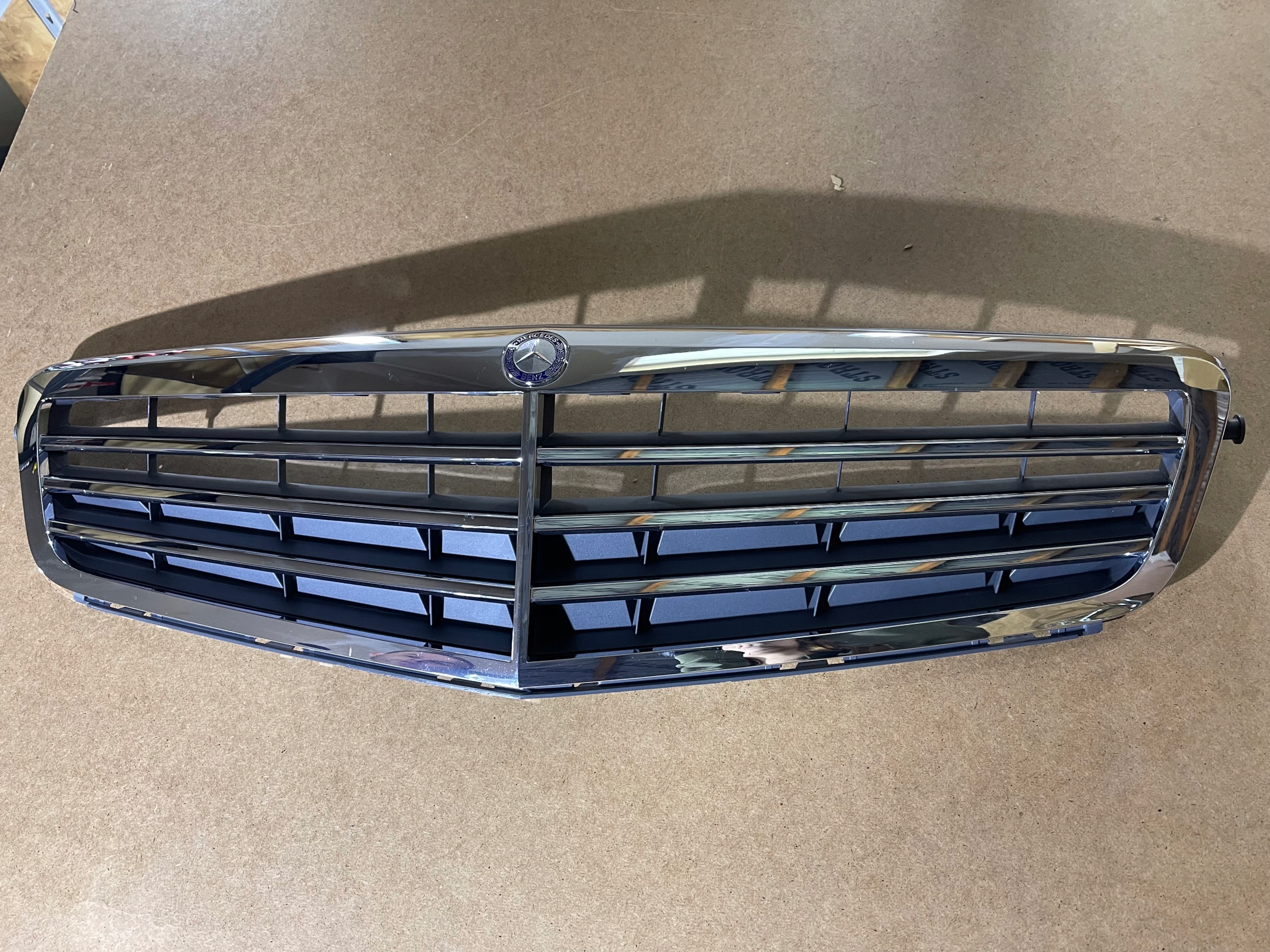 mercedes-benz oe A2048801383 решетка радиатора