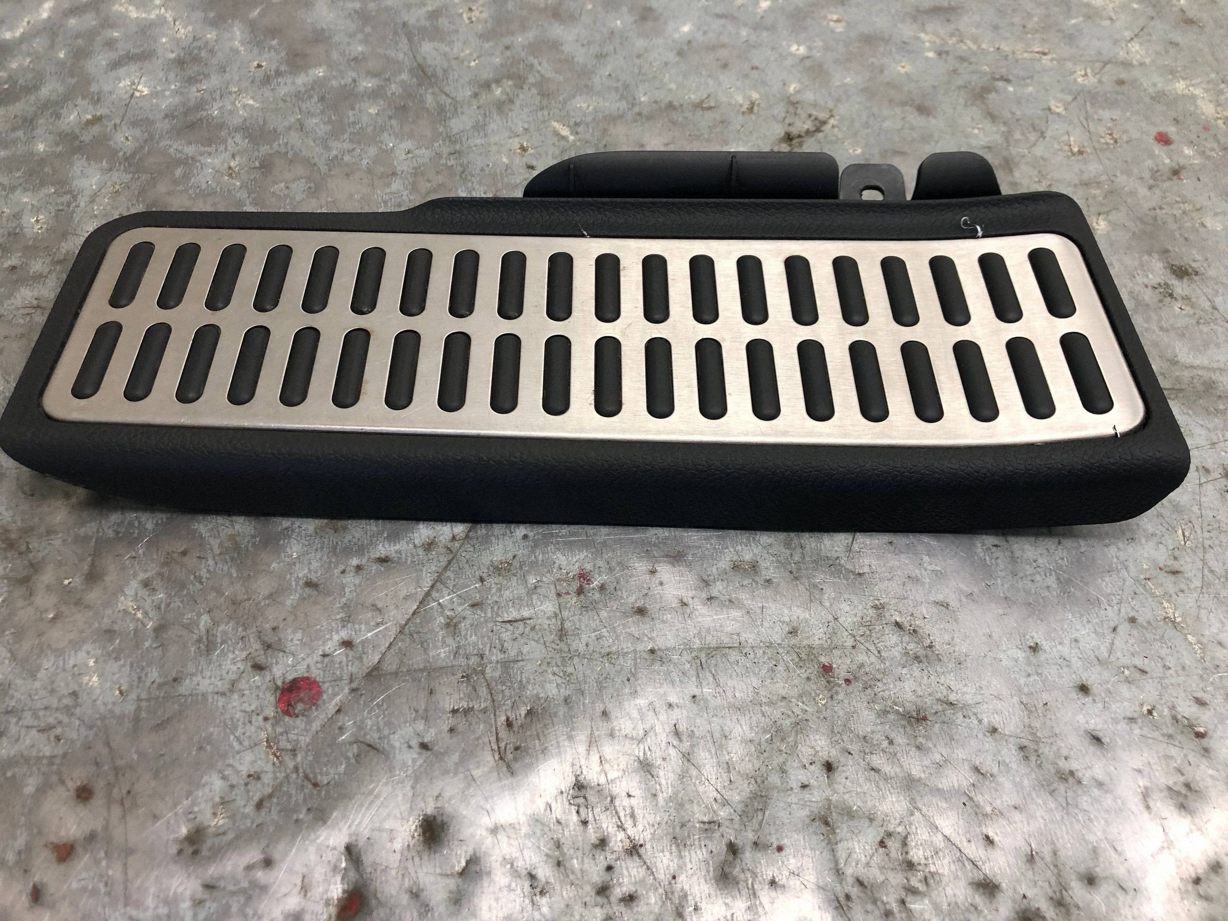PODSTOPNICA cap VW GOLF VI KOMBI 1K1864551