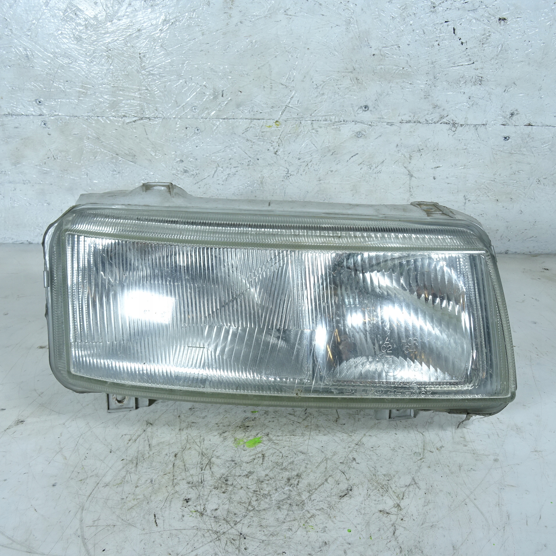 VW PASSAT B4 REFLEKTOR right 441-1116R