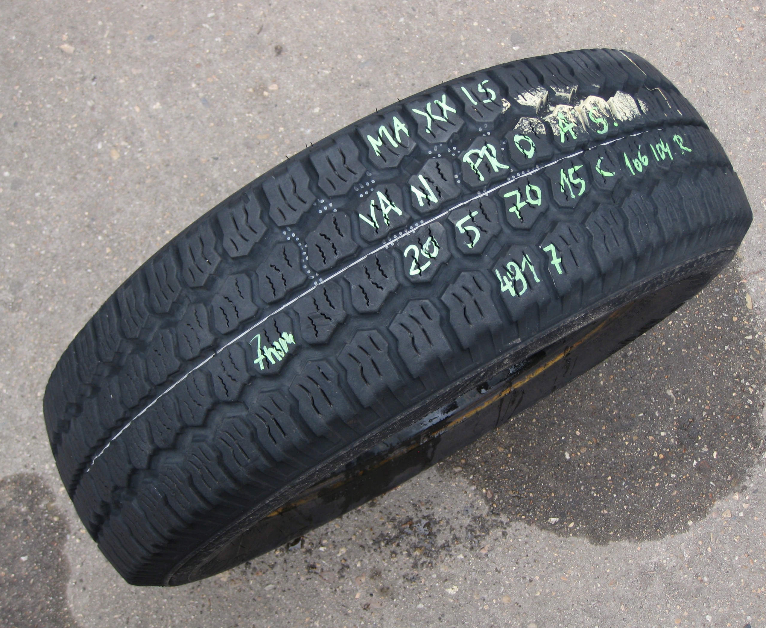 gumi MAXXIS VANPRO AS 205/70/15 7MM