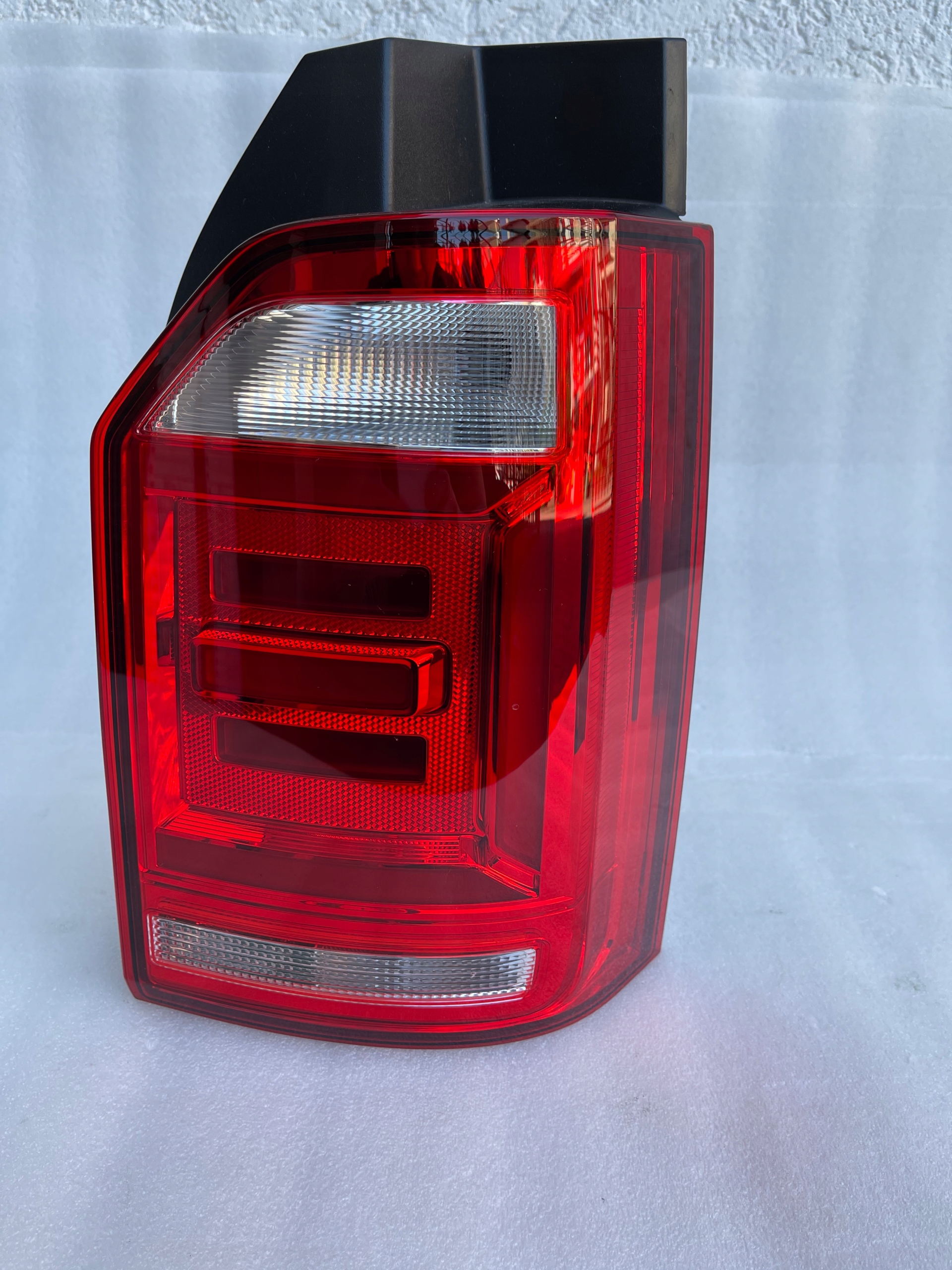 3892131792964 - Фонарь задний правый VW T5 T6 7E0945208E