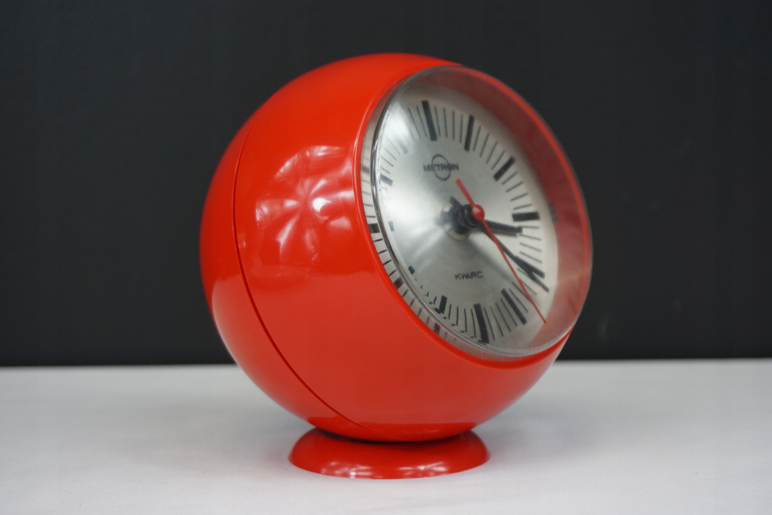 Zegar Kula Metron Predom MBQ-1 PRL Kwarc New Look czerwony