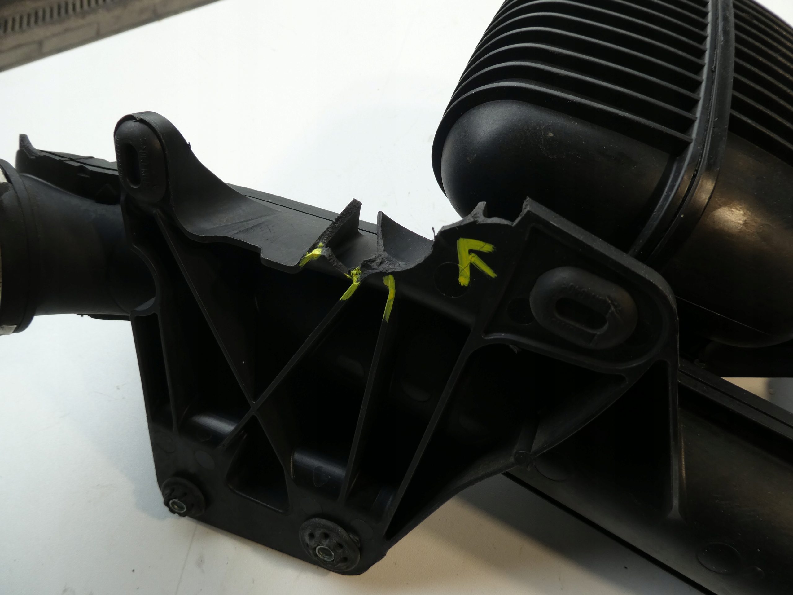 AUDI A4 A5 SCHLAUCH LUFT 8K0145737J