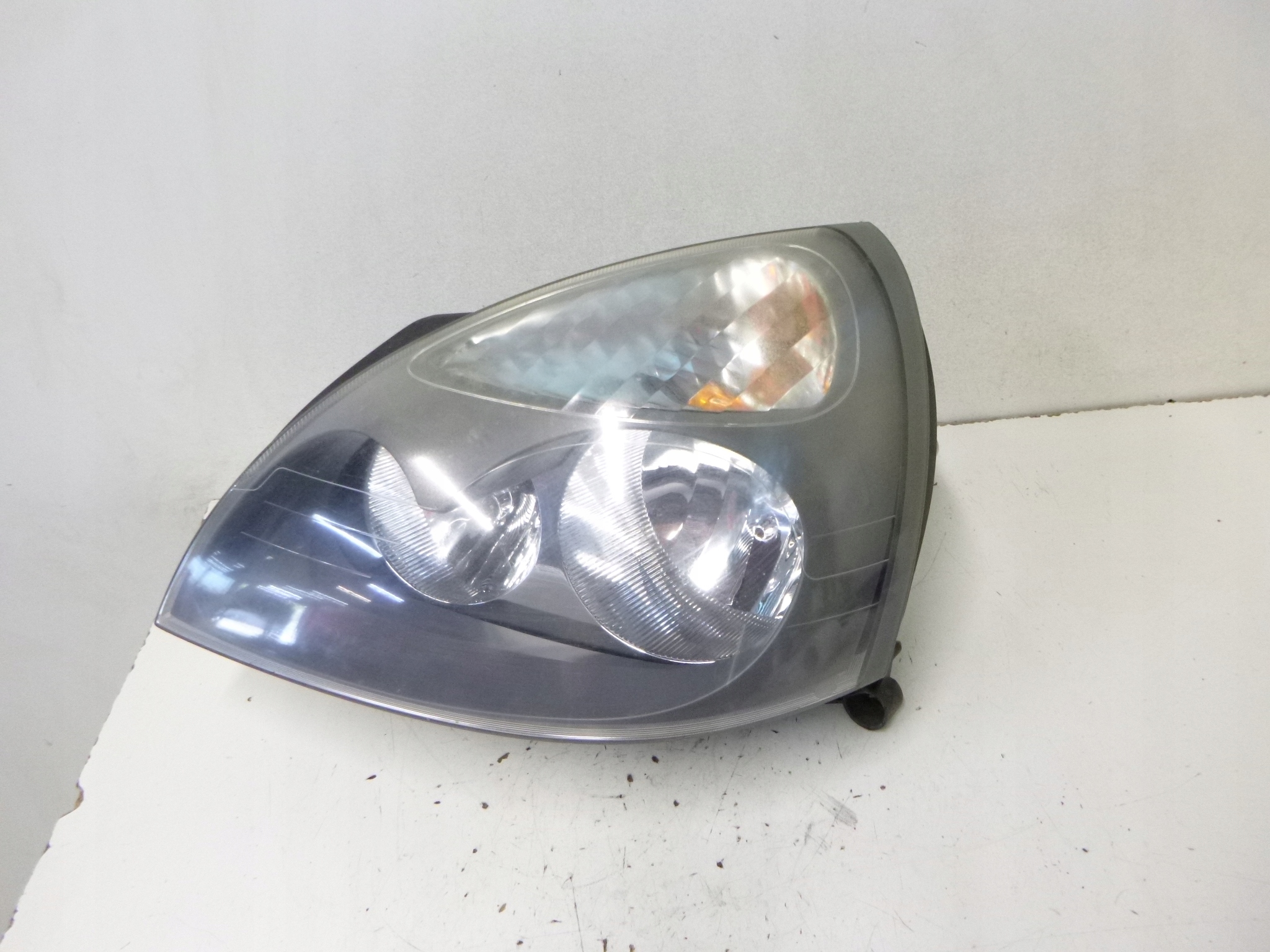light front Renault Clio II Lift 07r. CAMPUS HELLA