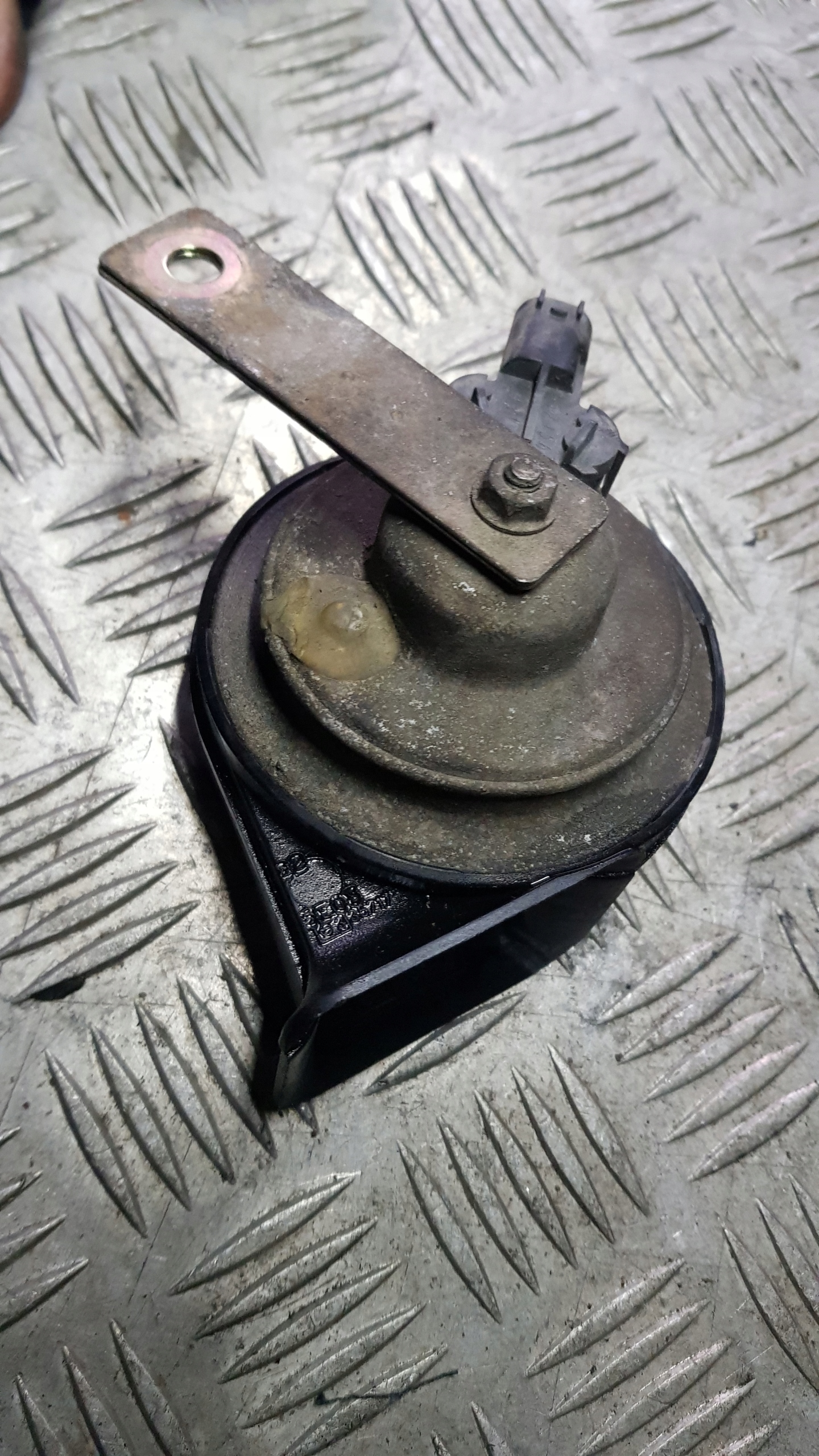 BMW E38 7 KLAKSON SYGNAŁ DZWIĘKOWY Producent części BMW OE