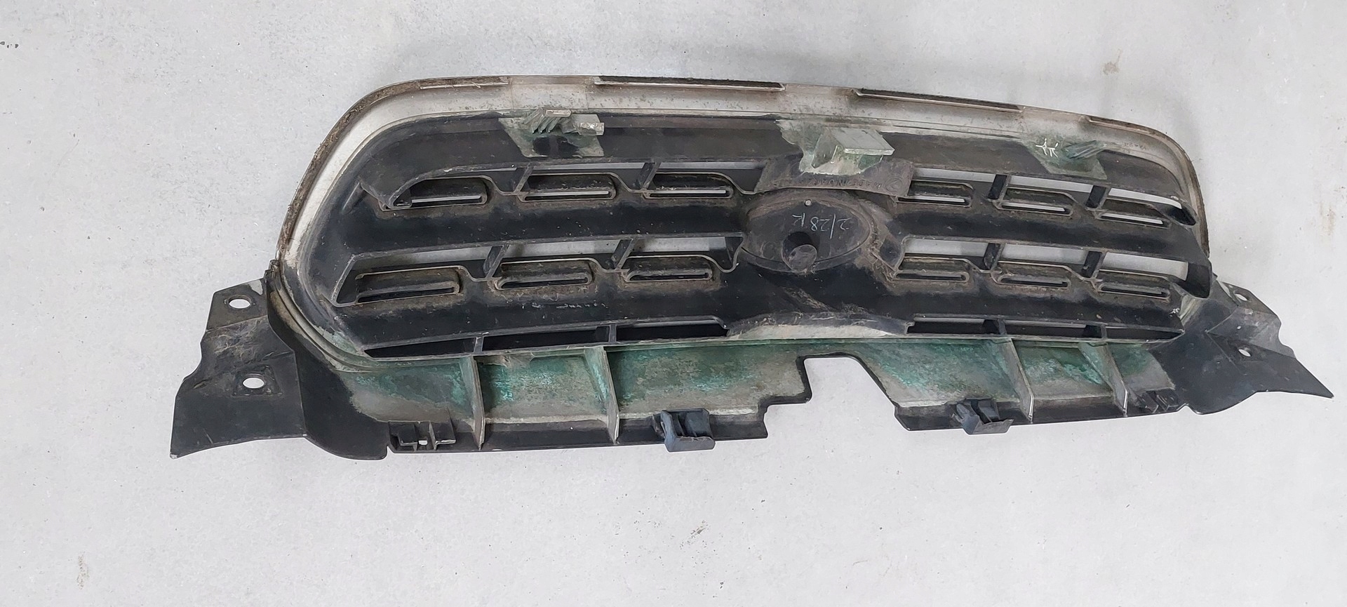 subaru Outback III 03- решетка радиатора