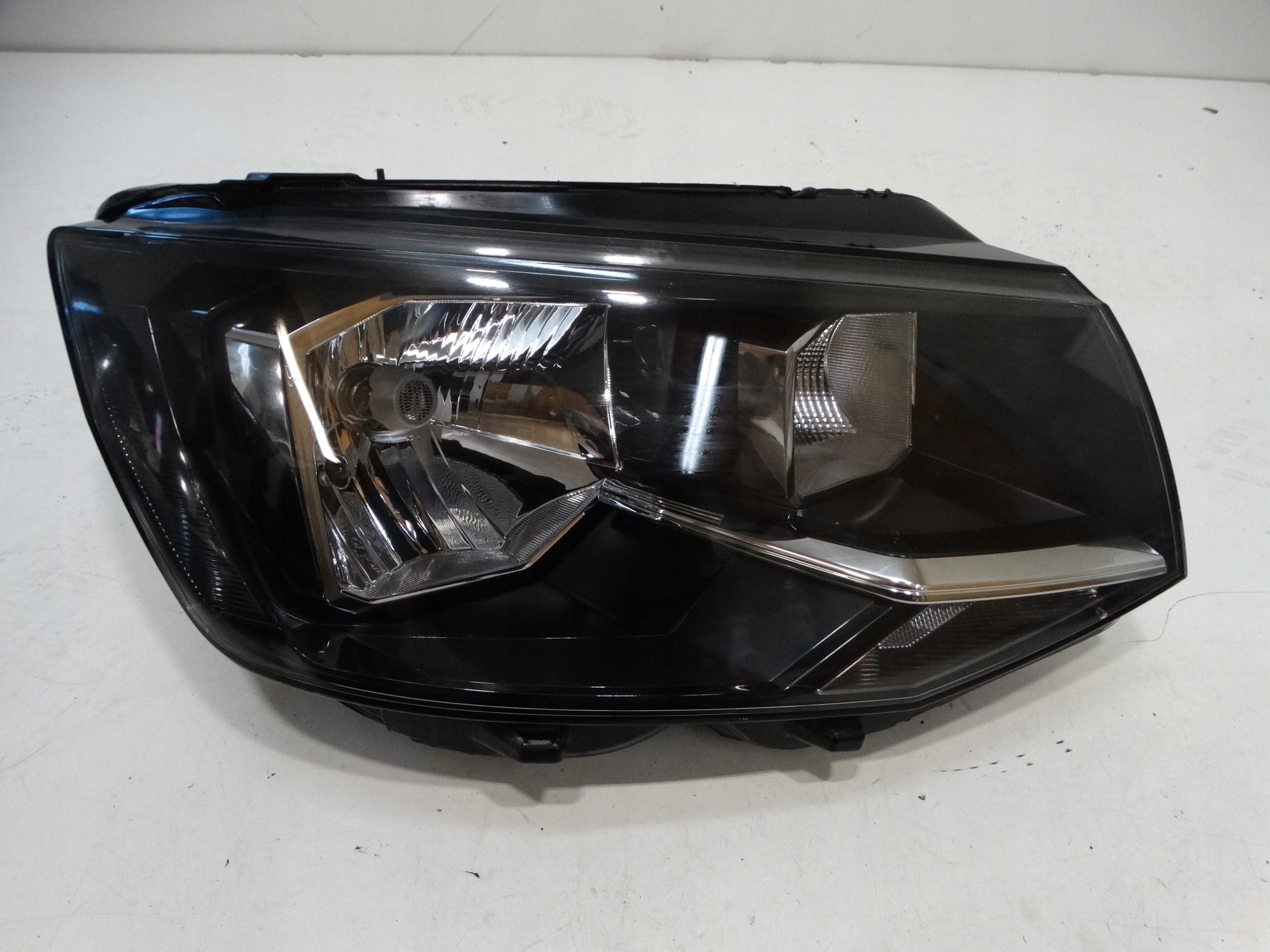 light right front VOLKSWAGEN T6 7E1941016AB
