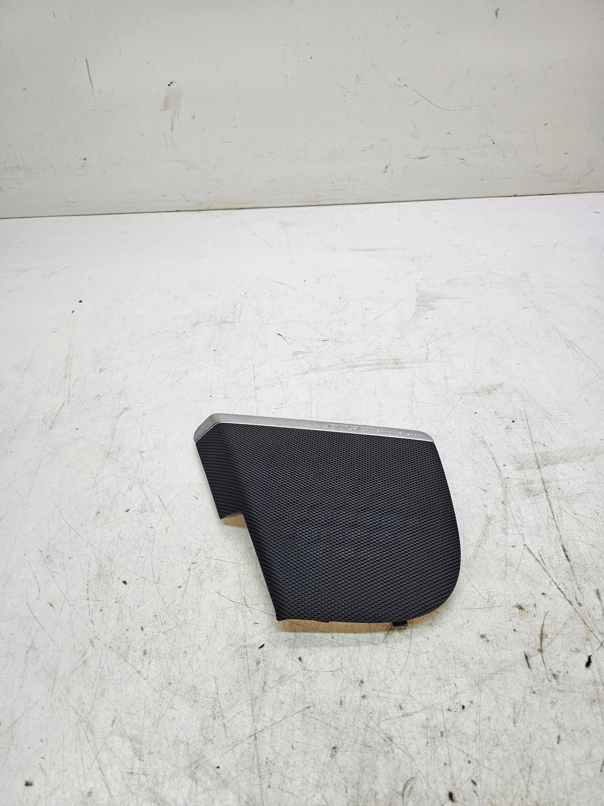 krycí repráku levý předek AUDI A3 8P 8P3035419A BOSE