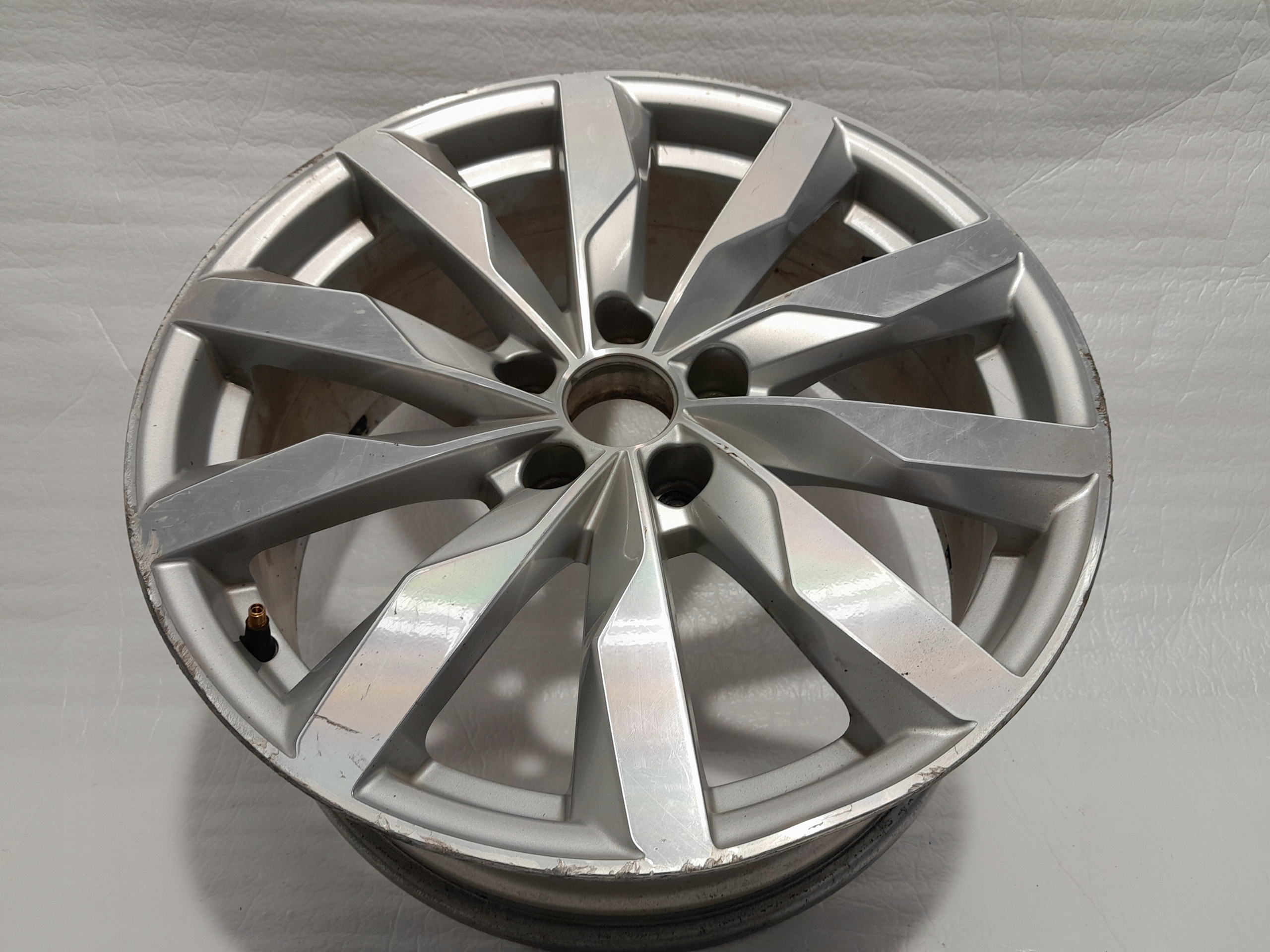 AUDI A4 B9 A5 8W A6 disk ALU 18'' CALI ORG. 8W0601025S