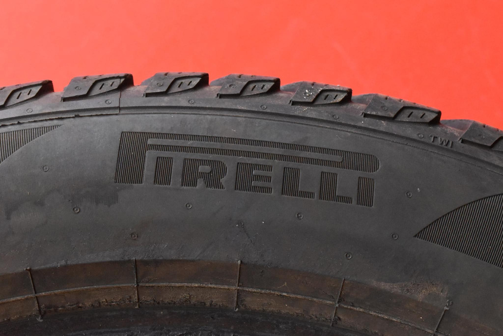 tyre tyres 2 SZT PIRELLI ZIMA 215/55/17 24R