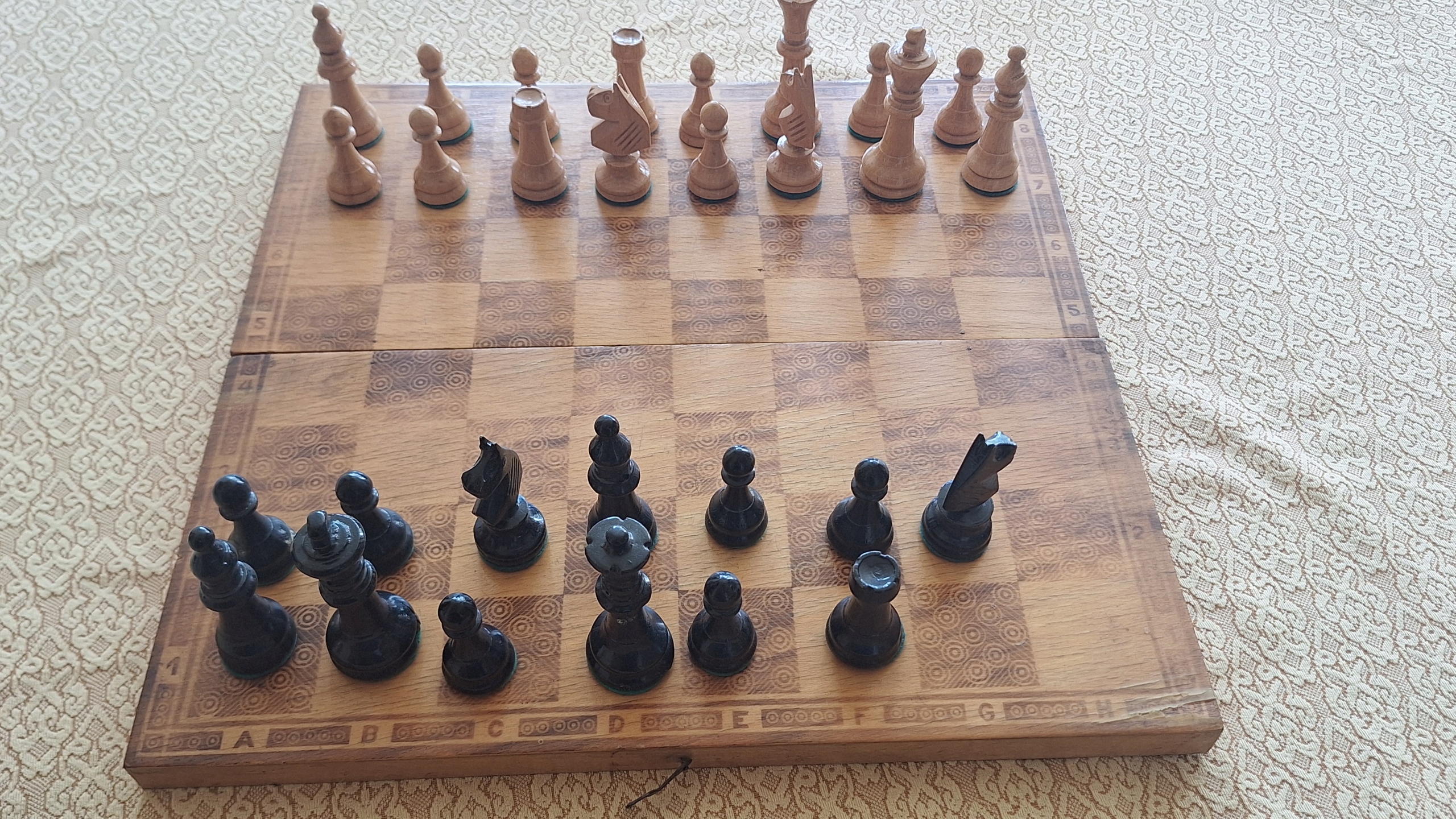 Szachy drewniane stare 37x38 cm. (PRL)
