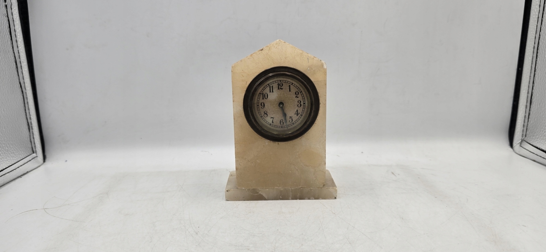 ZEGAR KOMINKOWY W MARMUROWEJ OBUDOWIE