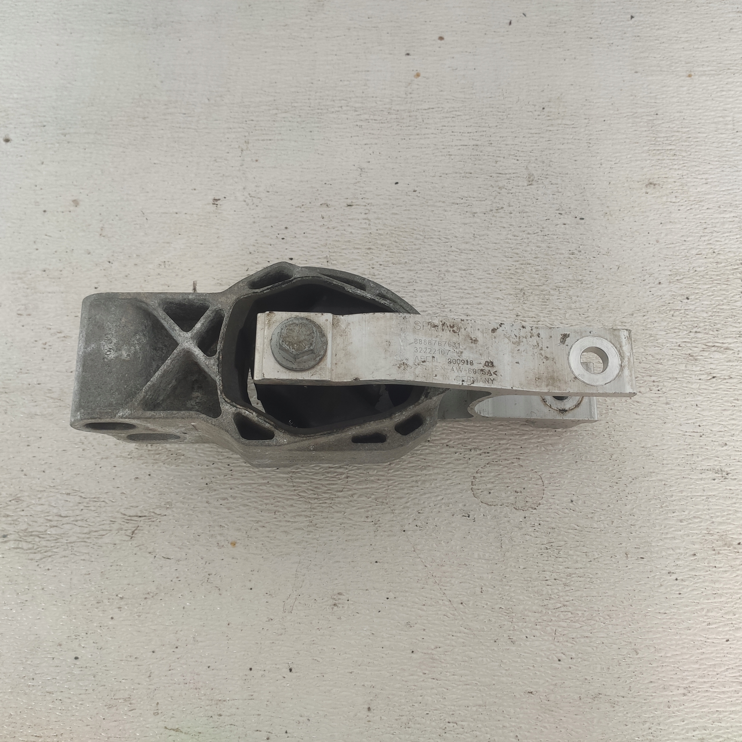 VOLVO XC40 2018 2.0T T5 engine mount lower 32222106