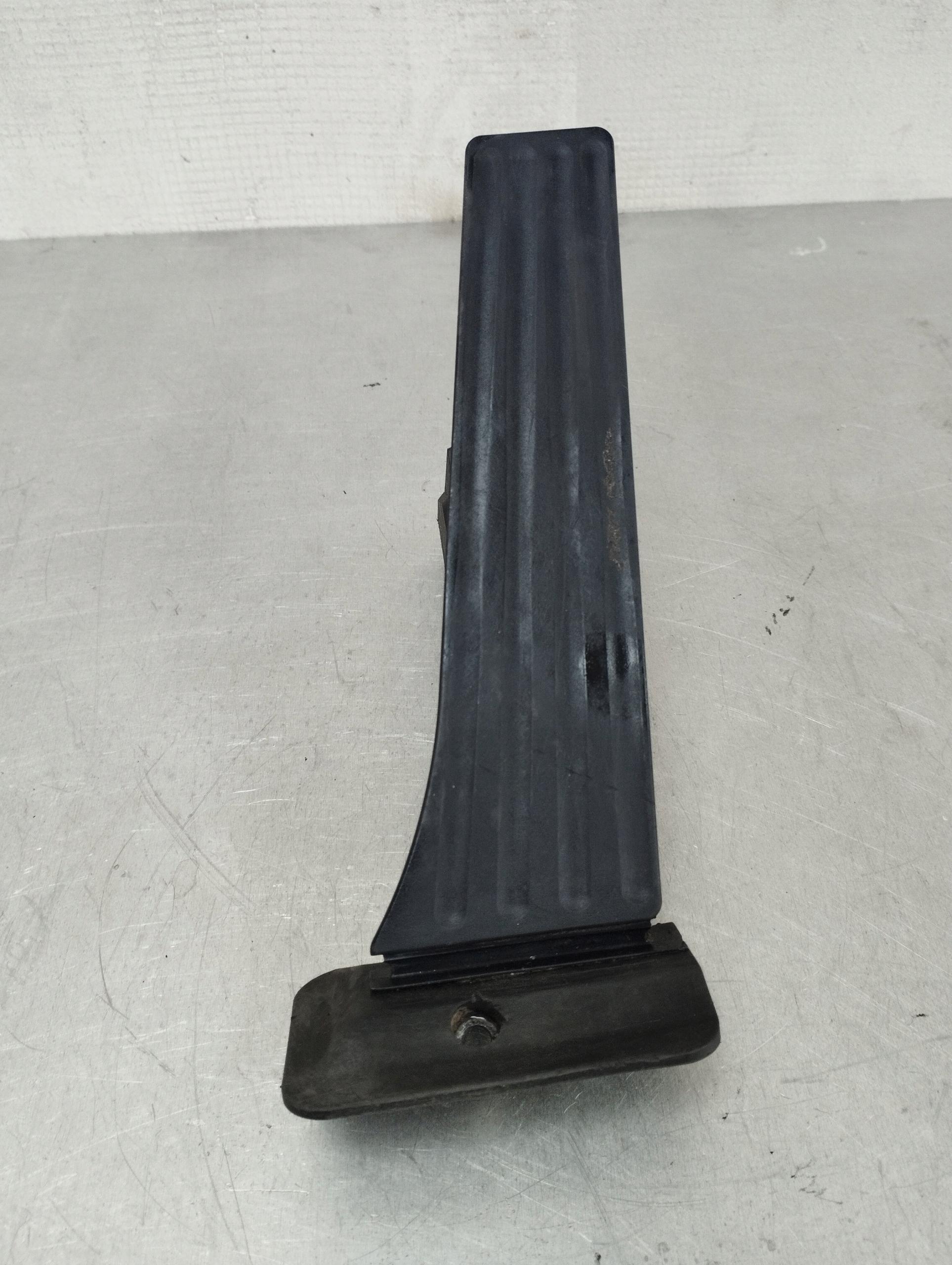 BMW 3 E90 E91 педаль газа 6788632
