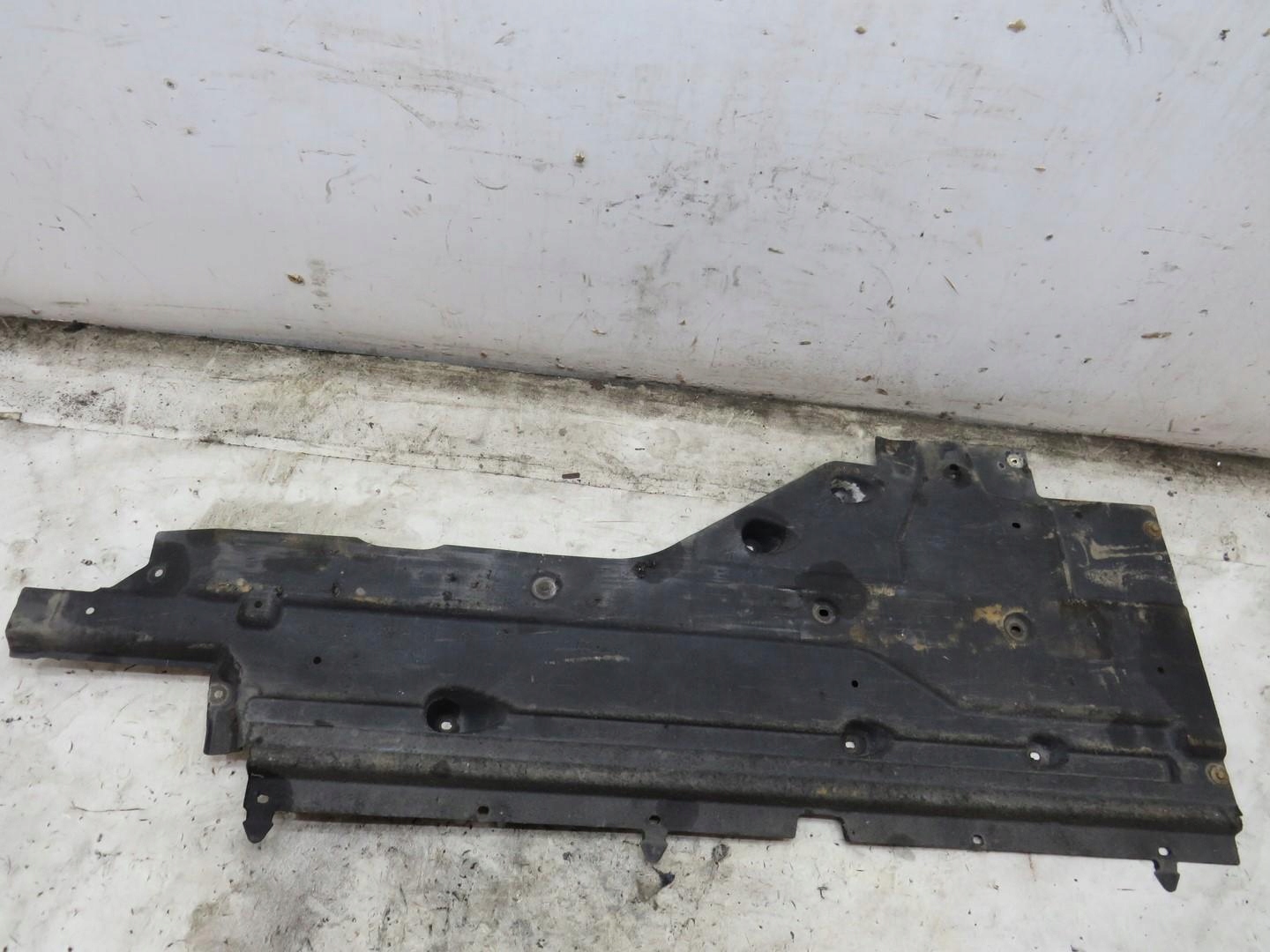 ЩИТОК ПІДРУЛЬОВИЙ ПРАВИЙ JAGUAR XE